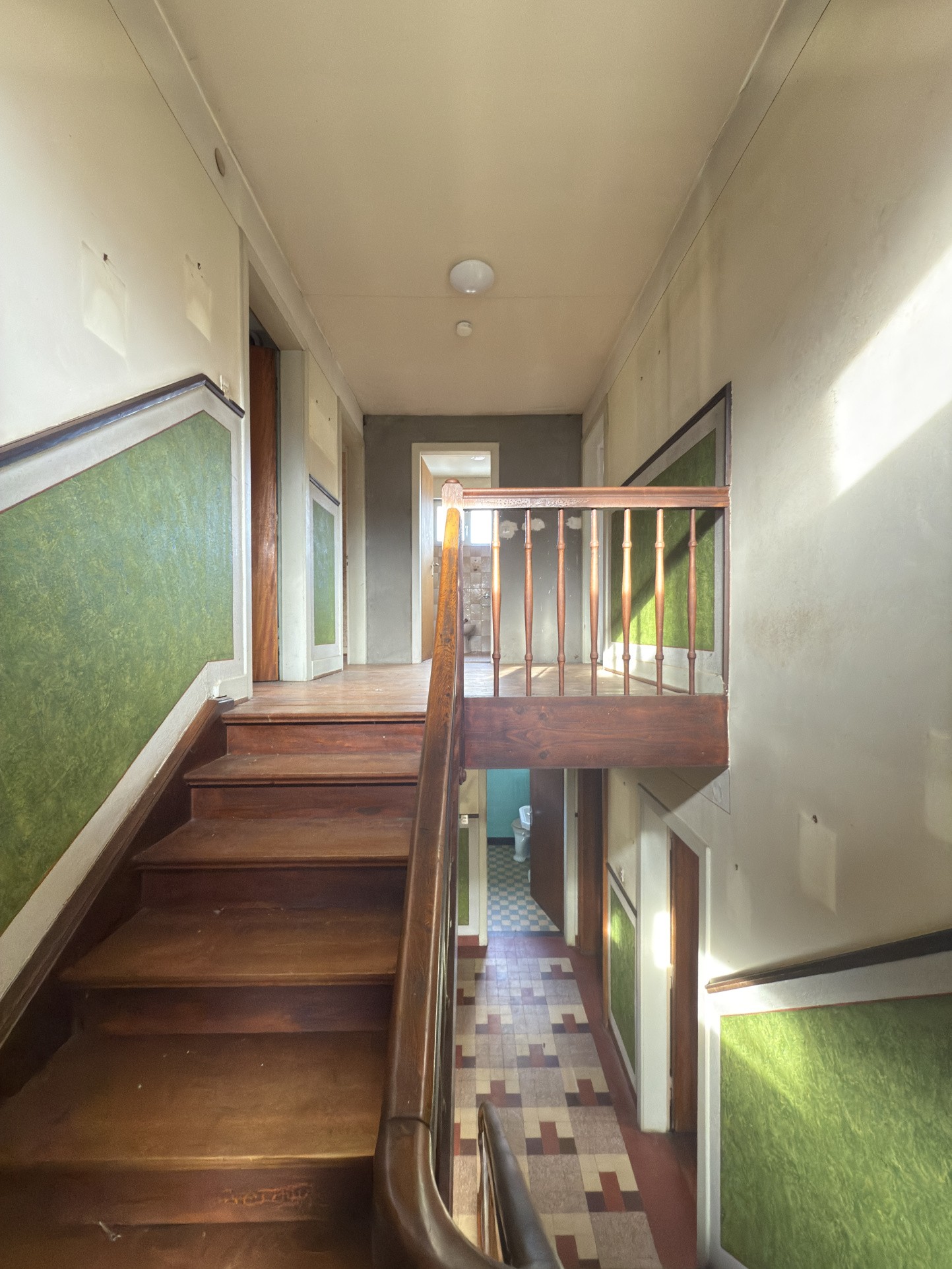 MAISON INDIVIDUELLE DE 125 m2 - 6 PIECES - A RENOVER — photo 7