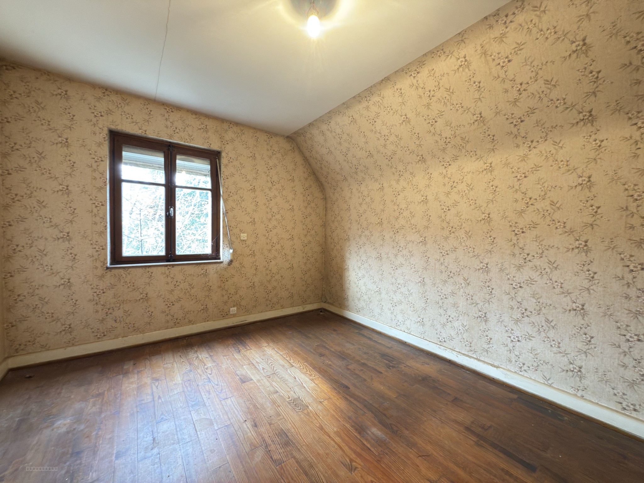 MAISON INDIVIDUELLE DE 125 m2 - 6 PIECES - A RENOVER — photo 8