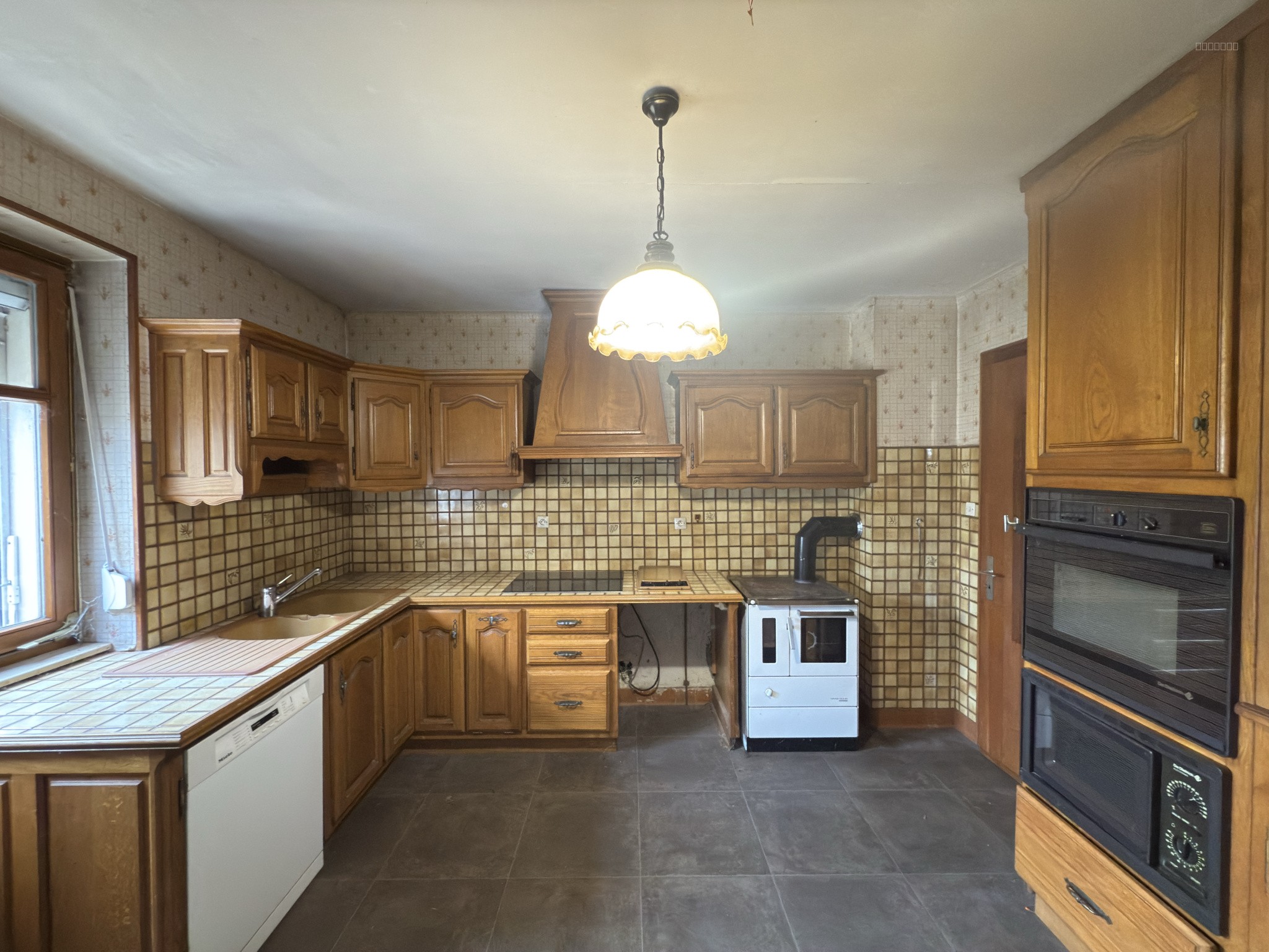 MAISON INDIVIDUELLE DE 125 m2 - 6 PIECES - A RENOVER — photo 3