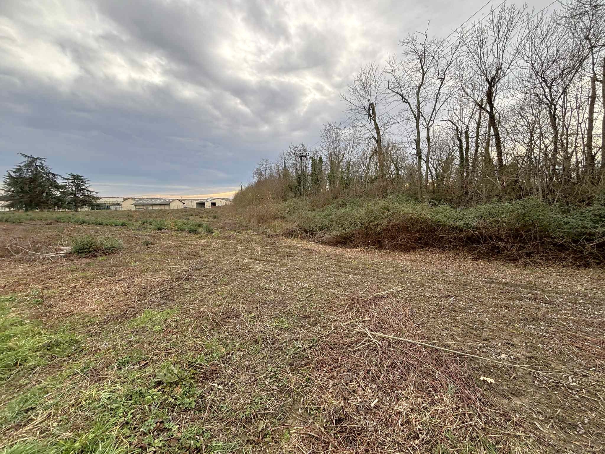 Terrain constructible à vendre zone commerciale — photo 1