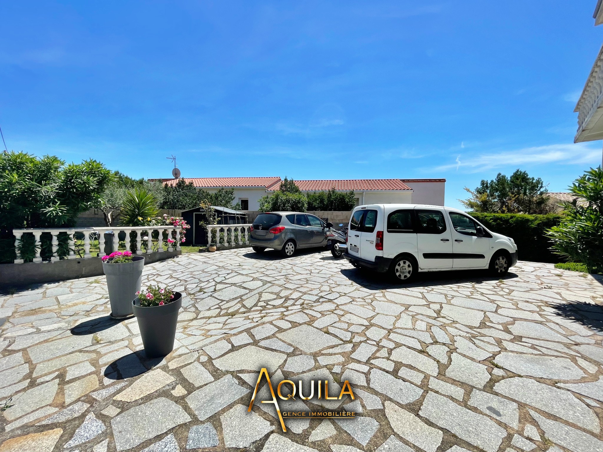 Maison de village avec grand garage — photo 3