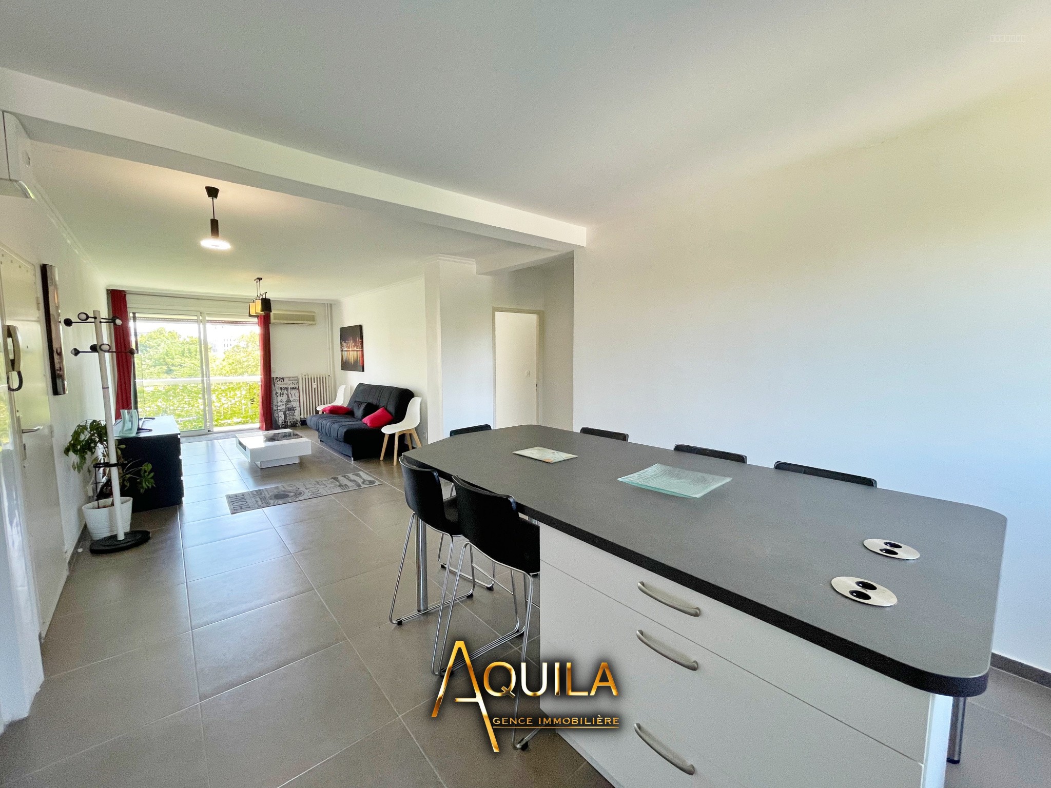 Appartement traversant proche du tramway — photo 3