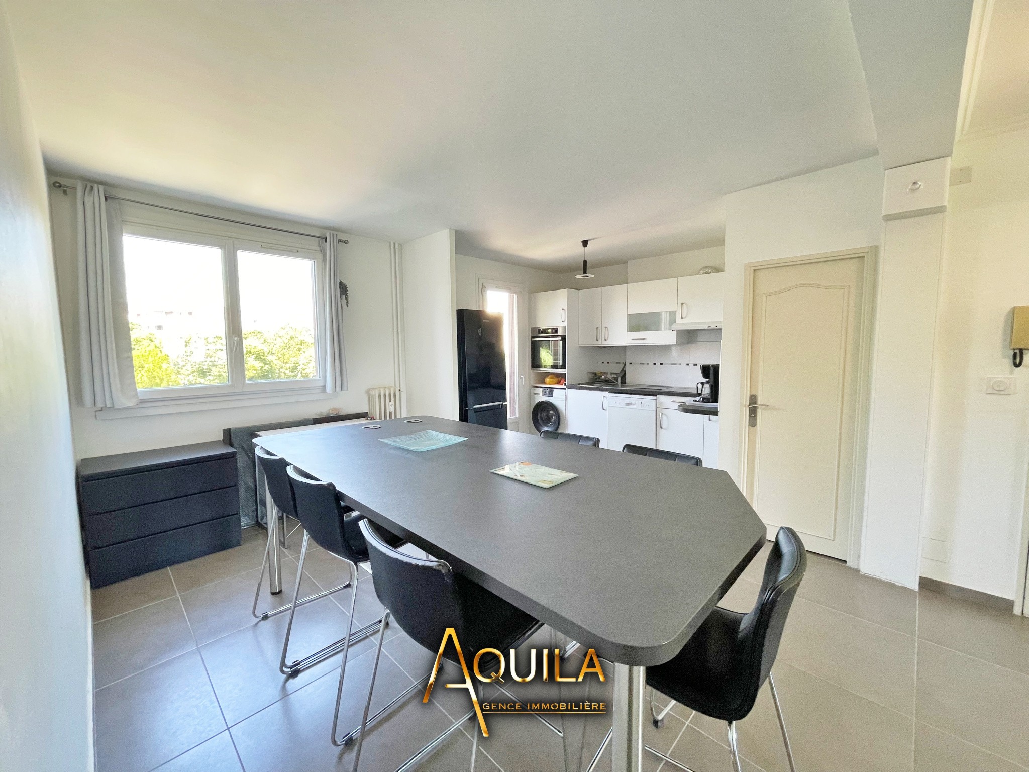 Appartement traversant proche du tramway — photo 4