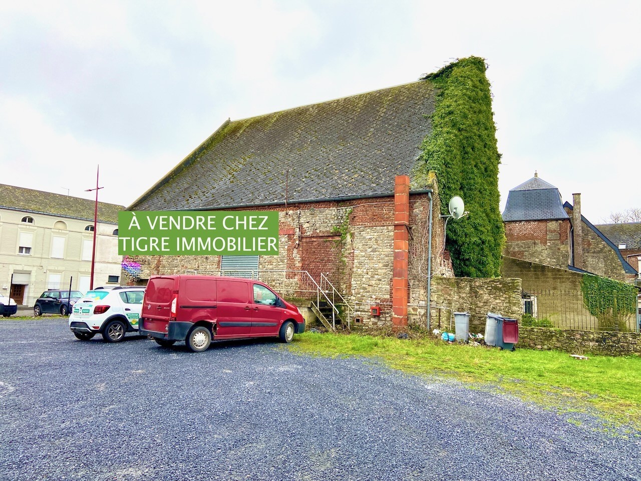 OPPORTUNITÉ EXCEPTIONNELLE ! IMMEUBLE POLYVALENT DE 900m2 AVEC PARKING ! — photo 2