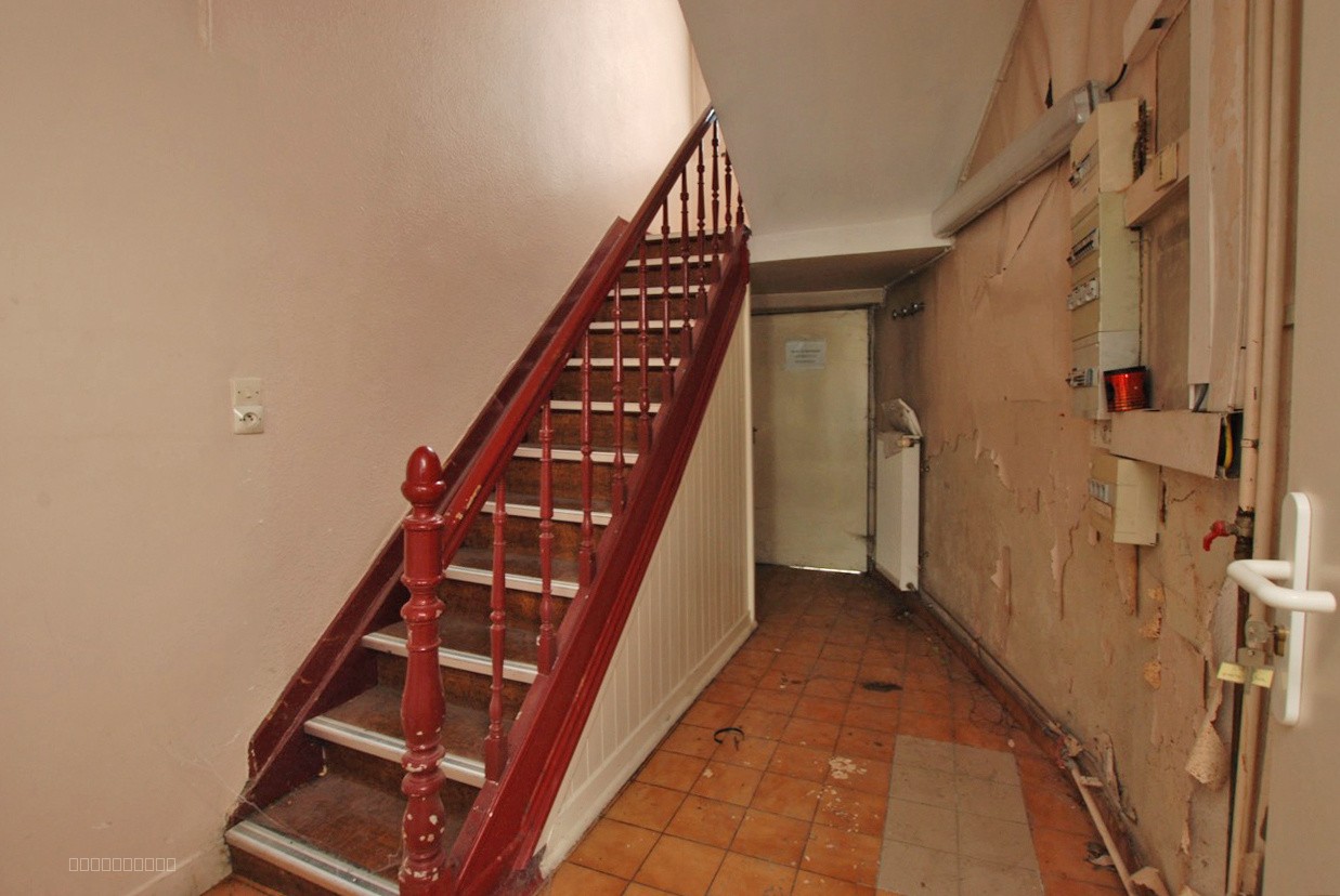 Immeuble Anciennement à usage Commercial — photo 6