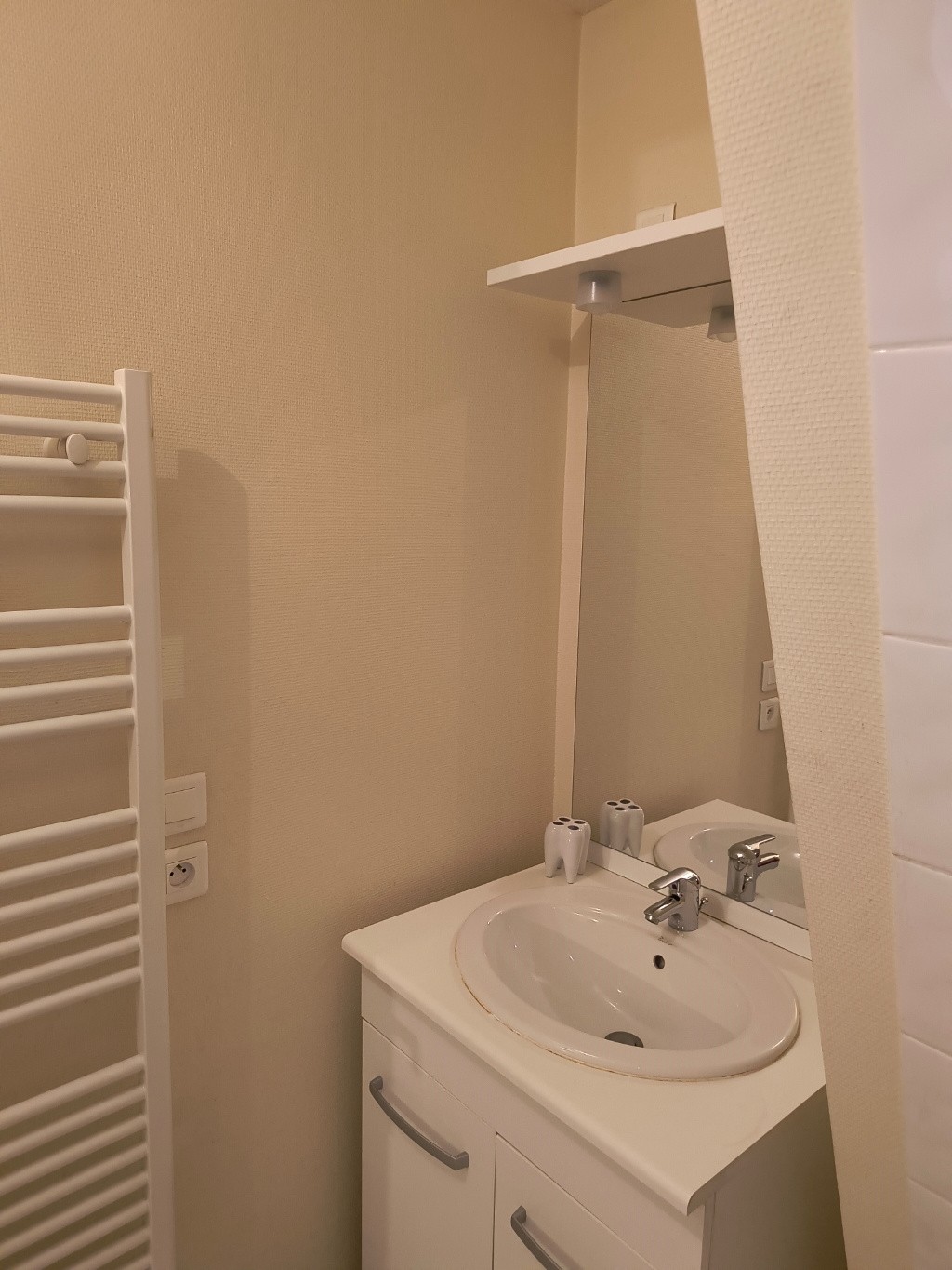 Appartement au dernier étage immeuble historique et parking privatif. — photo 10
