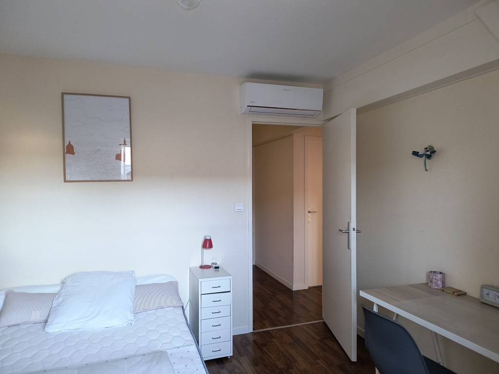 Appartement au dernier étage immeuble historique et parking privatif. — photo 7