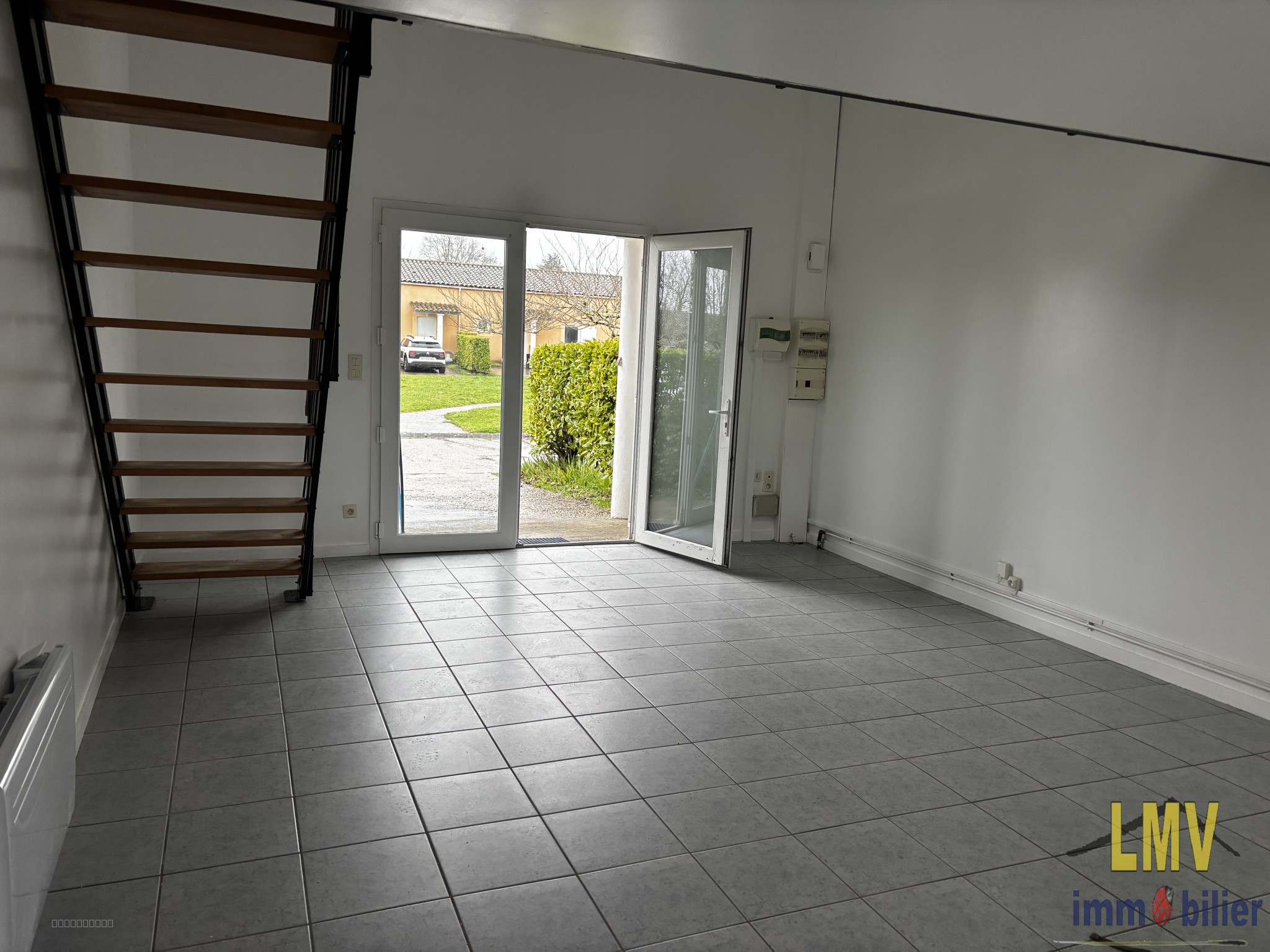 À louer   Maison duplex T1 Bis rénovée à Lamothe-Montravel — photo 2