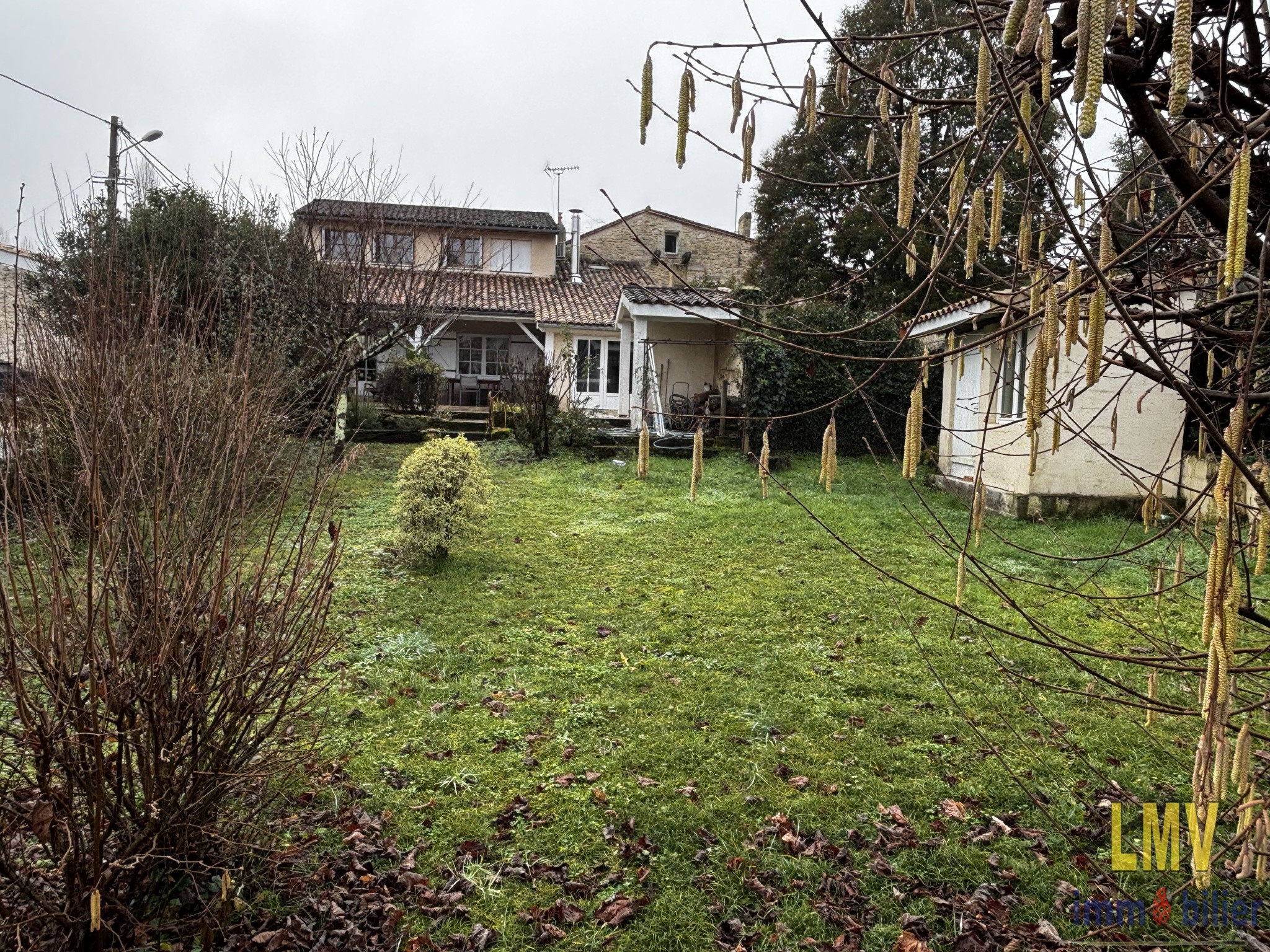Rauzan : Maison duplex en pierre 168 m2 avec jardin et jacuzzi — photo 9