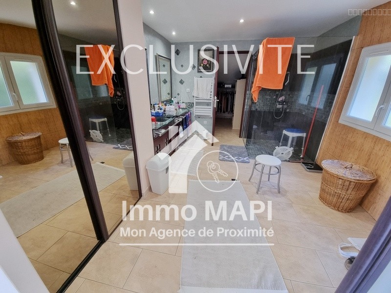Saint-Drezery - Maison T5 de 164m2 + garage de 113m2 + piscine sur terrain de 3520m2 — photo 11