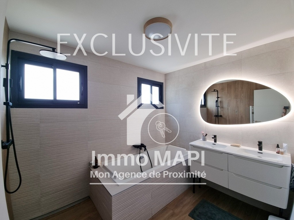 Maison contemporaine T5 de 124m2 avec piscine et garage — photo 7