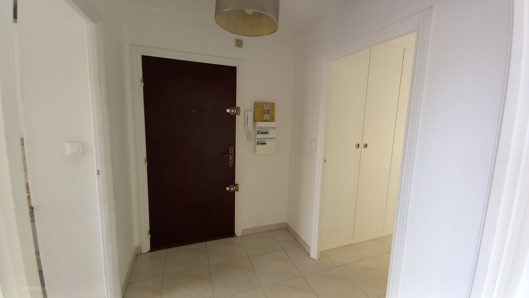 RESIDENCE DES  PRES FLEURIS -  DERNIER ETAGE TRAVERSANT — photo 6