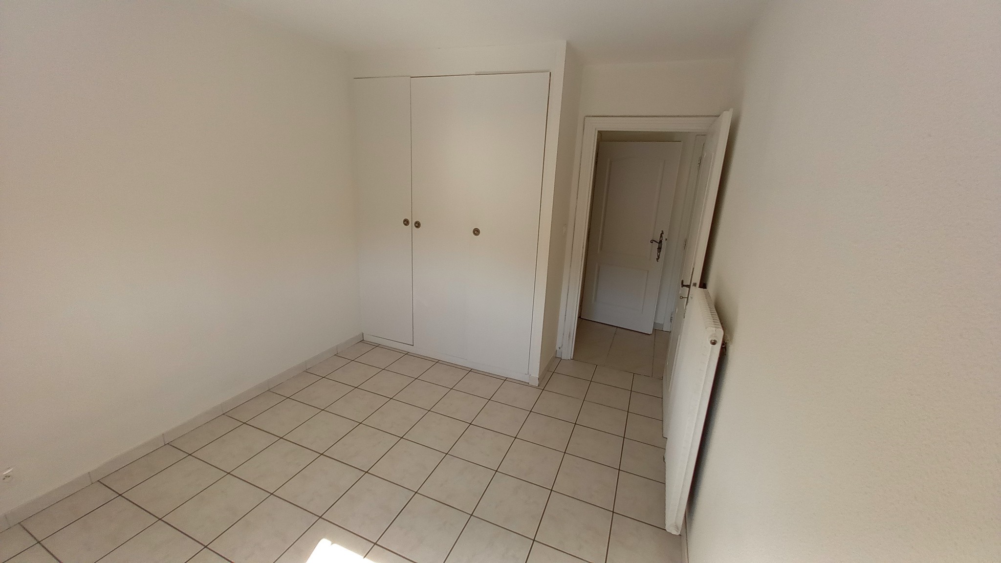 RESIDENCE DES  PRES FLEURIS -  DERNIER ETAGE TRAVERSANT — photo 11