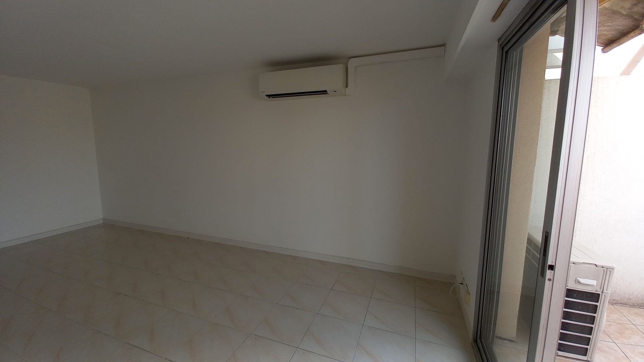 RESIDENCE DES  PRES FLEURIS -  DERNIER ETAGE TRAVERSANT — photo 7