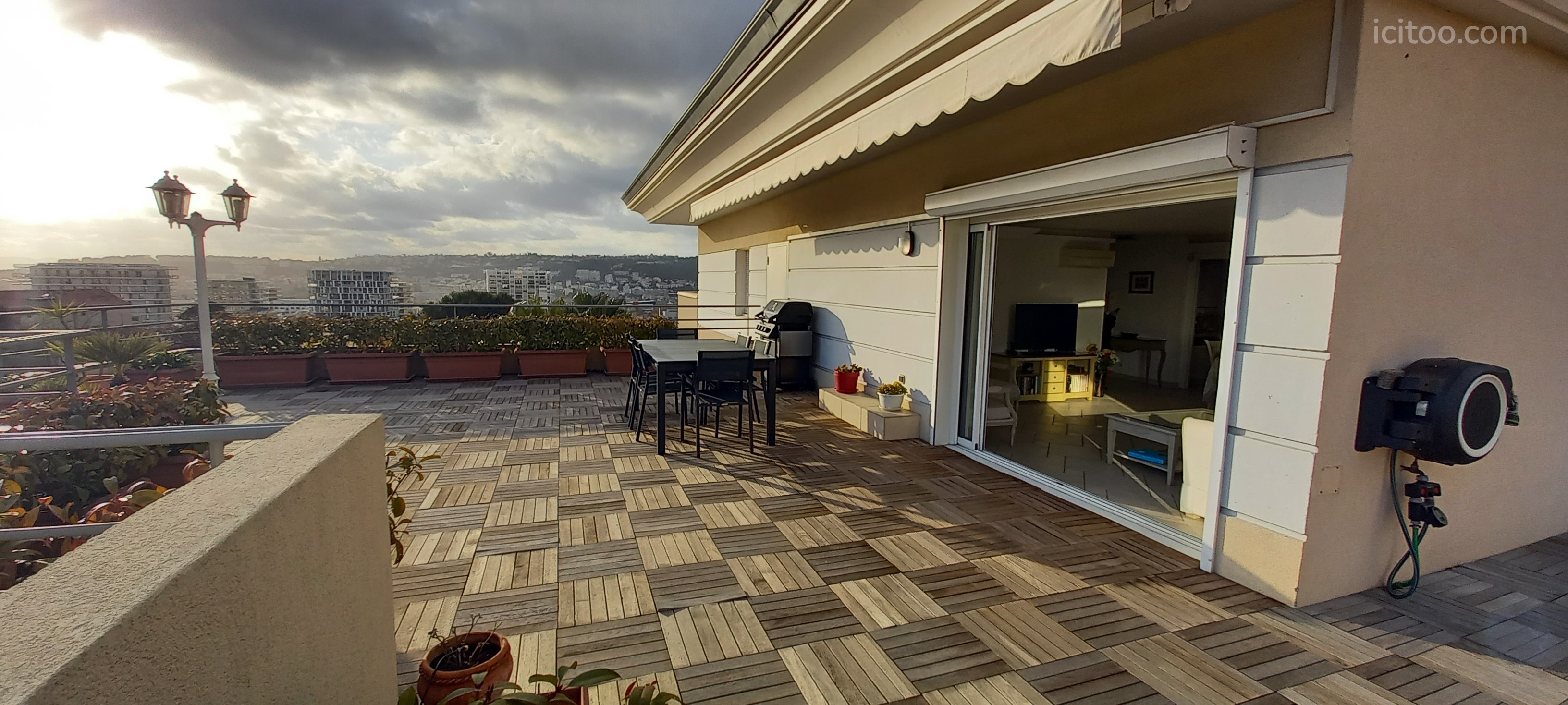 DUPLEX 4 PIECES  - VILLA SUR LE TOIT - VUE PANORAMIQUE — photo 3