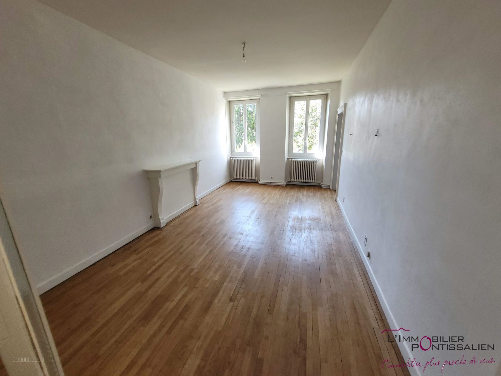 PONTARLIER - HYPER CENTRE : APPARTEMENT DE CARACTERE DE TYPE 3 A RENOVER AVEC JARDIN ET CAVE — photo 2