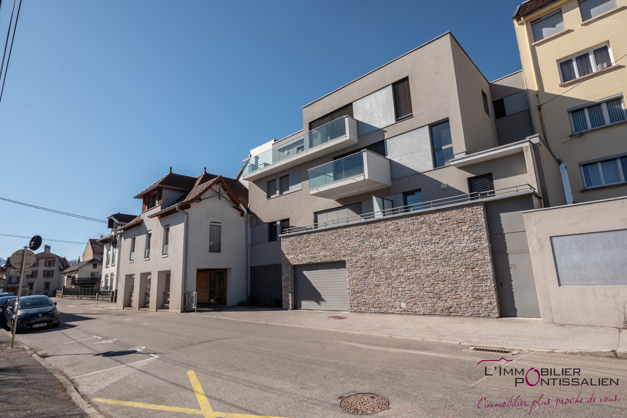 PONTARLIER - PROCHE CENTRE VILLE : APPARTEMENT RECENT DE TYPE 2 AVEC ASCENSEUR, CAVE, GARAGE ET TERRASSE — photo 5