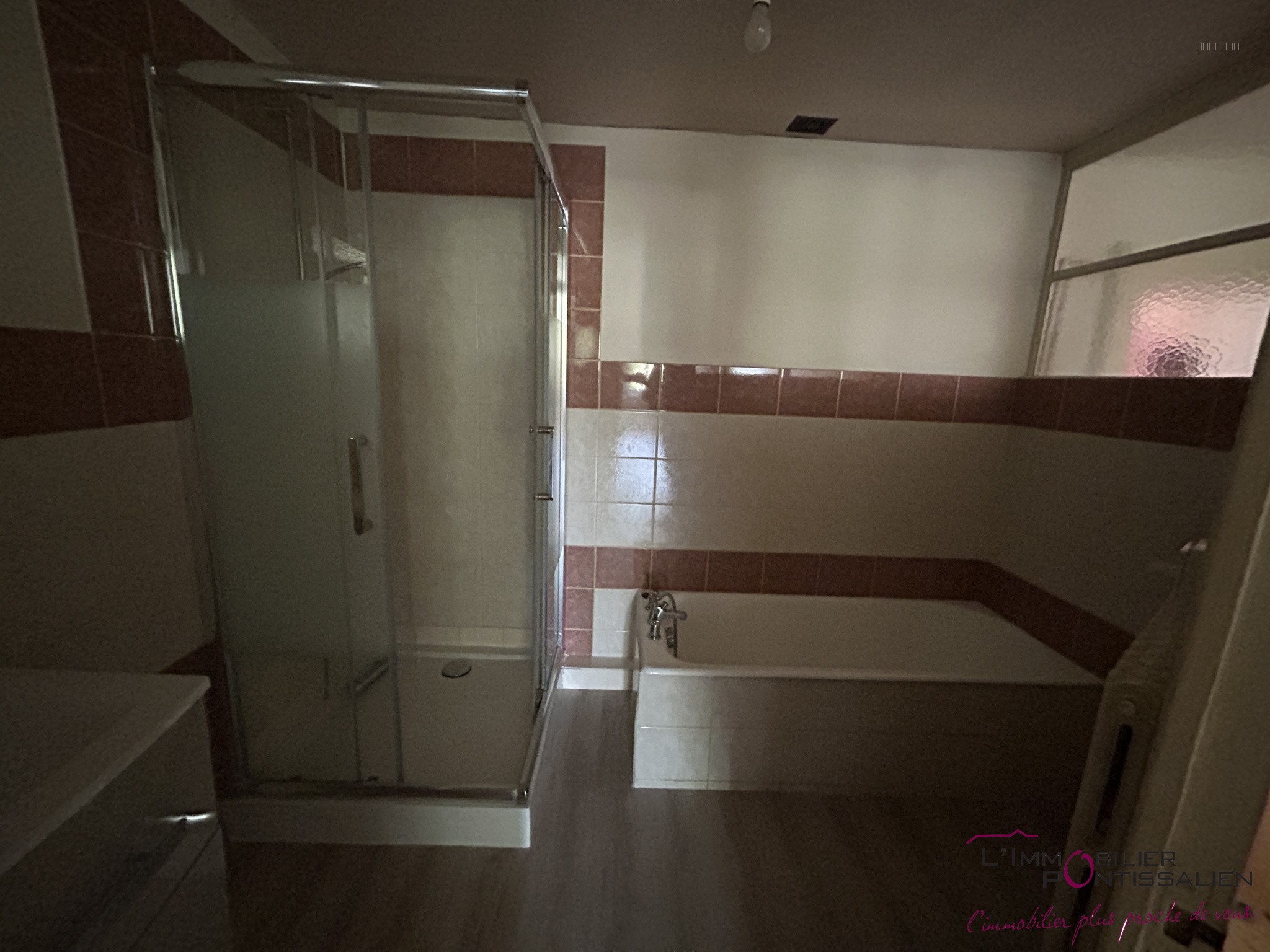 PONTARLIER - HYPER CENTRE : APPARTEMENT DE CARACTERE DE TYPE 3 A RENOVER AVEC JARDIN ET CAVE — photo 7