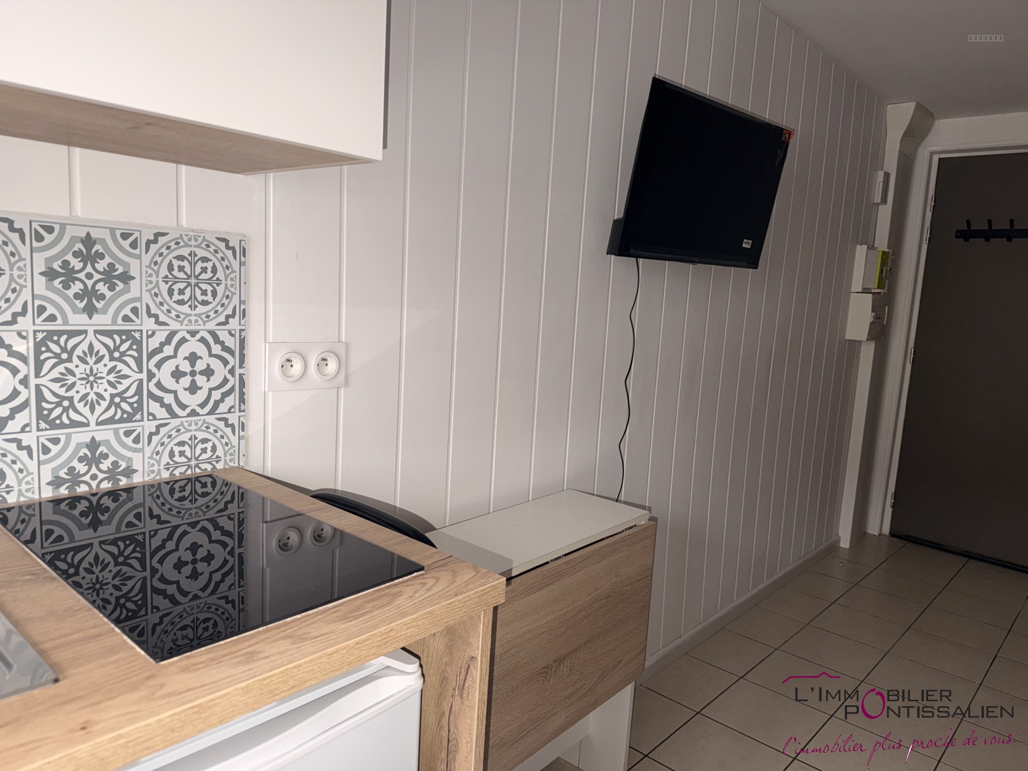 STUDIO MEUBLE - PONTARLIER - PROCHE DE LA GARE - PLACE DE PARKING PRIVEE — photo 5