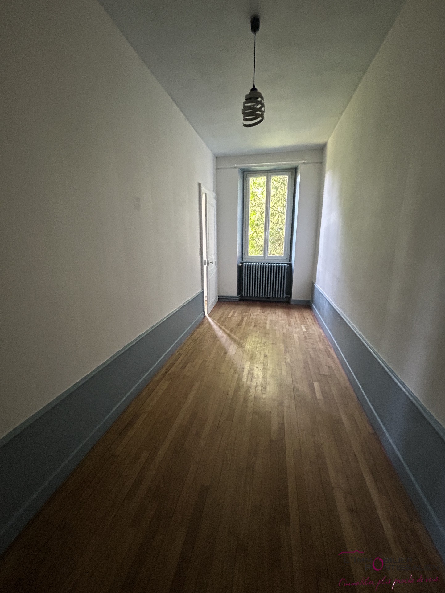 PONTARLIER - HYPER CENTRE : APPARTEMENT DE CARACTERE DE TYPE 3 A RENOVER AVEC JARDIN ET CAVE — photo 3