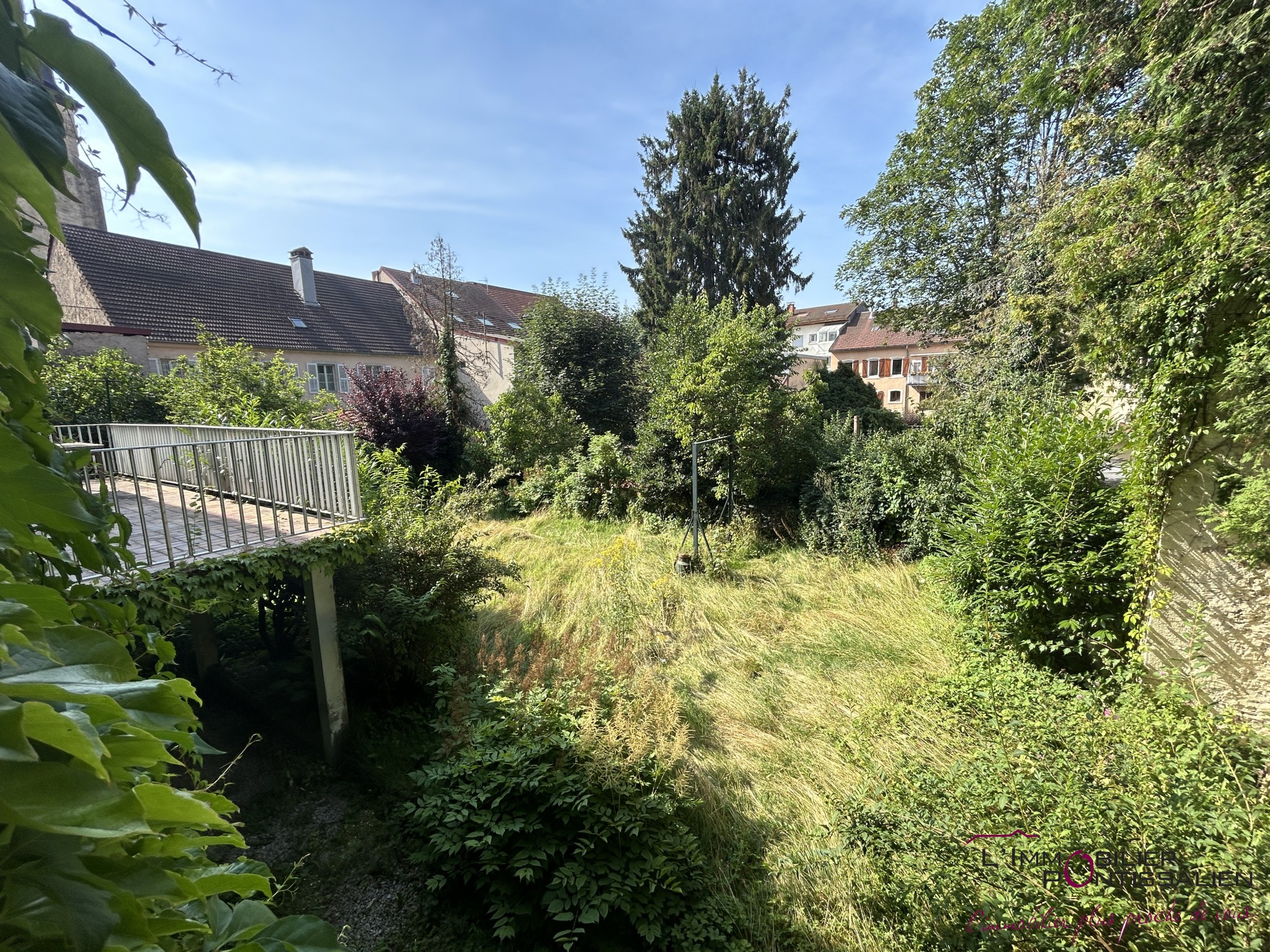 PONTARLIER - HYPER CENTRE : APPARTEMENT DE CARACTERE DE TYPE 3 A RENOVER AVEC JARDIN ET CAVE — photo 8