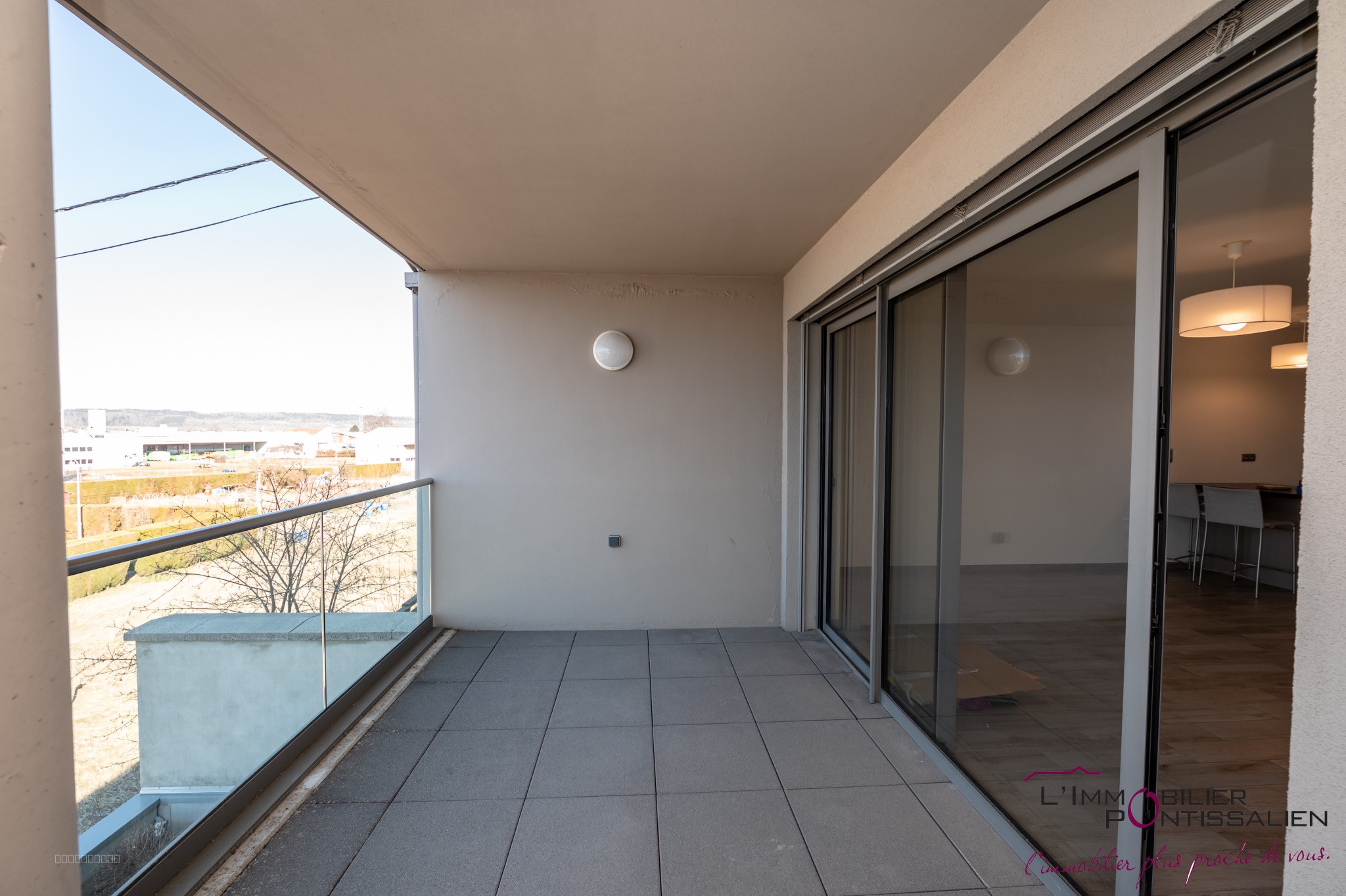 PONTARLIER - PROCHE CENTRE VILLE : APPARTEMENT RECENT DE TYPE 2 AVEC ASCENSEUR, CAVE, GARAGE ET TERRASSE — photo 10