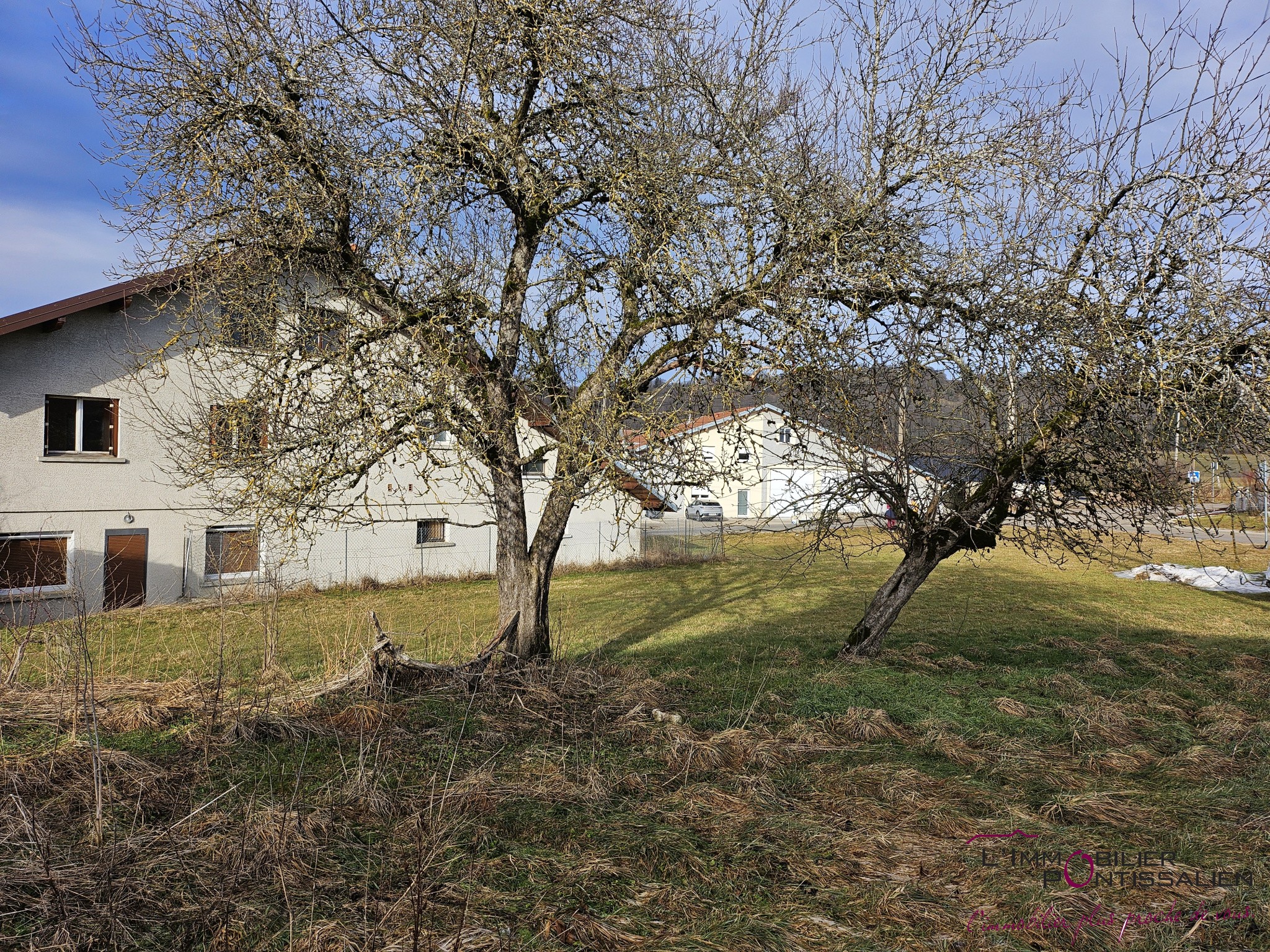 STUDIO MEUBLE - IMMEUBLE RECENT - PLACE DE PARKING - CAVE — photo 4