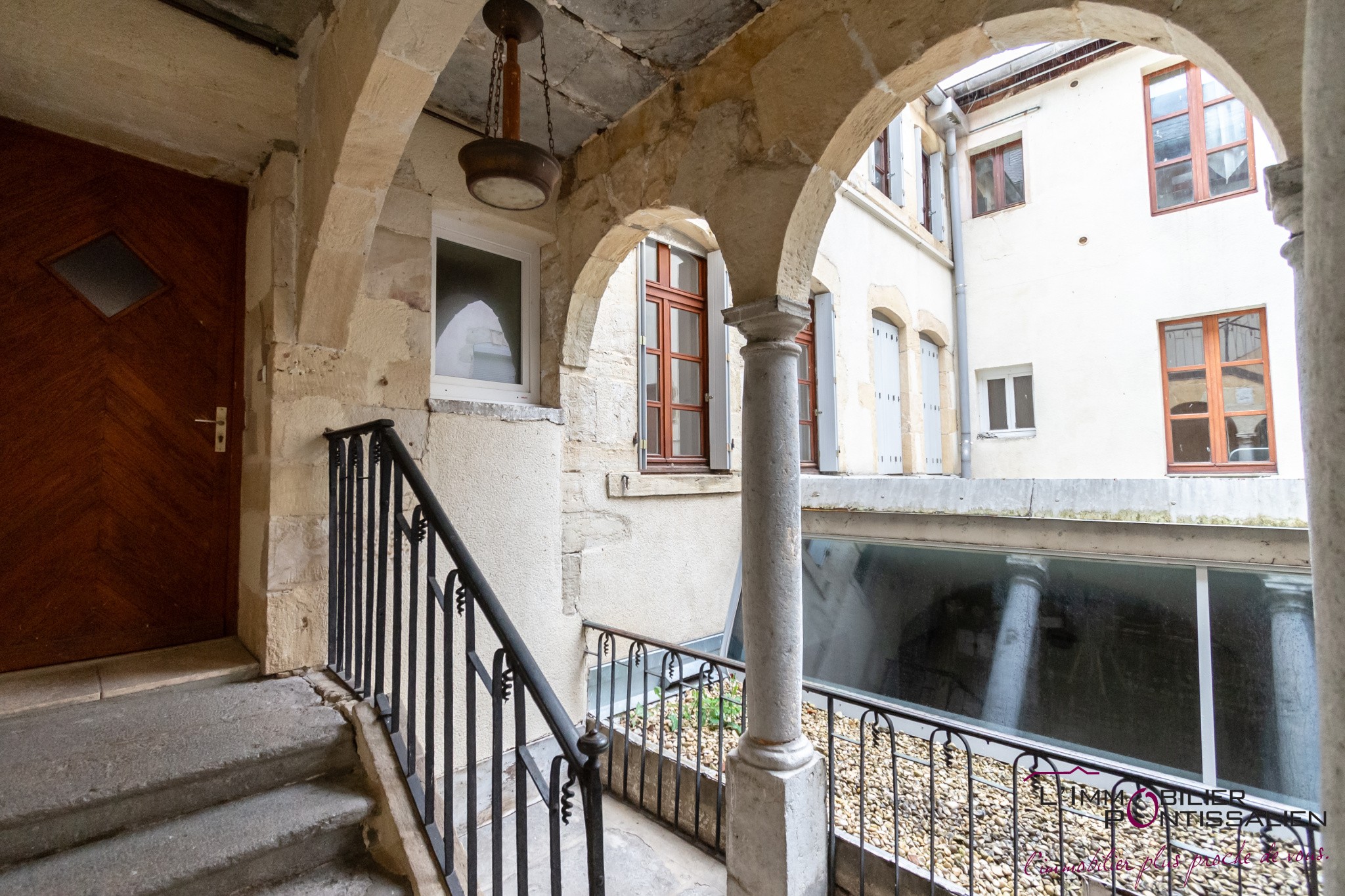 PONTARLIER - CENTRE VILLE - APPARTEMENT T2 - CAVE — photo 4