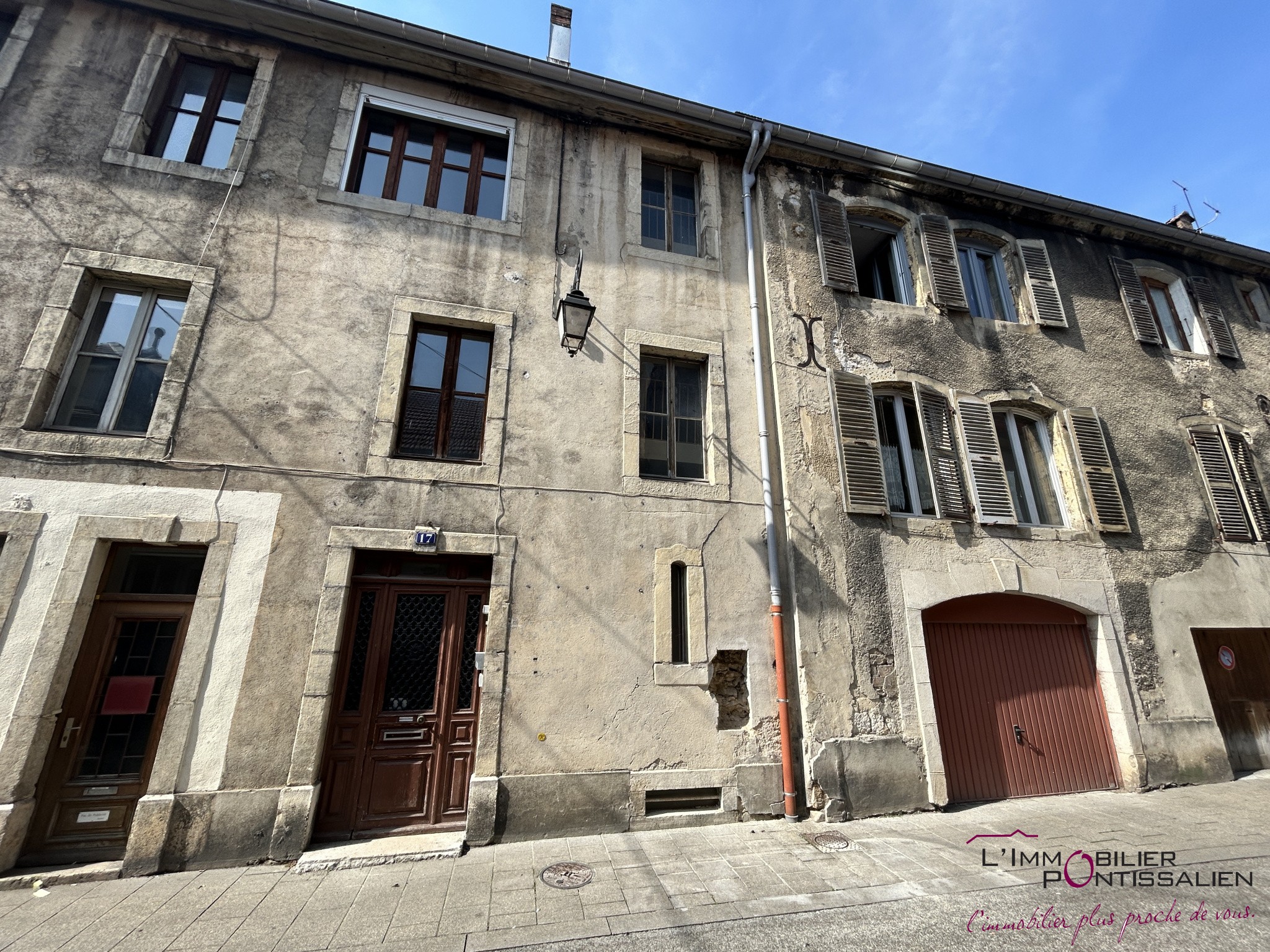 PONTARLIER - HYPER CENTRE : APPARTEMENT DE CARACTERE DE TYPE 3 A RENOVER AVEC JARDIN ET CAVE — photo 8