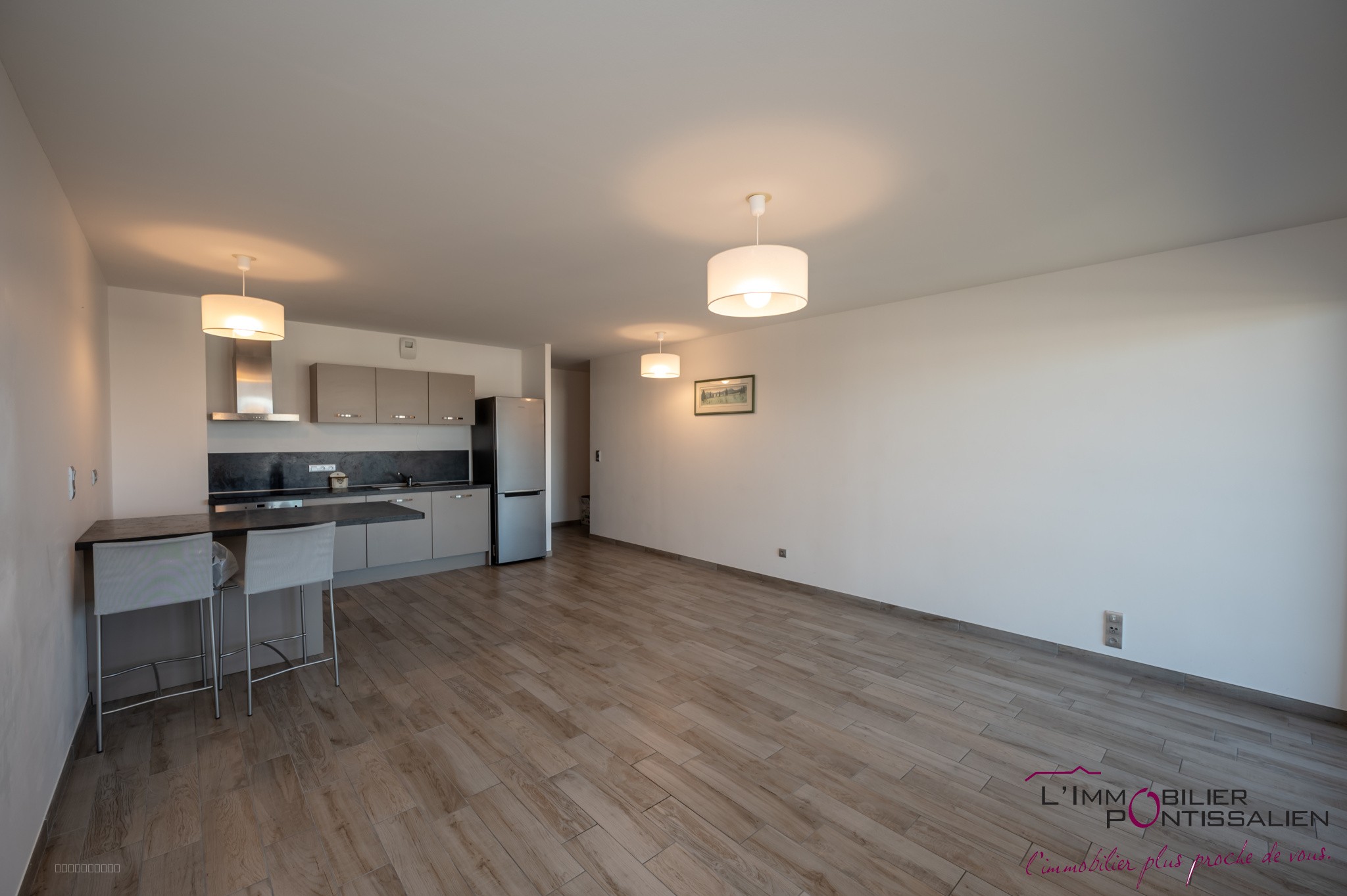 PONTARLIER - PROCHE CENTRE VILLE : APPARTEMENT RECENT DE TYPE 2 AVEC ASCENSEUR, CAVE, GARAGE ET TERRASSE — photo 2