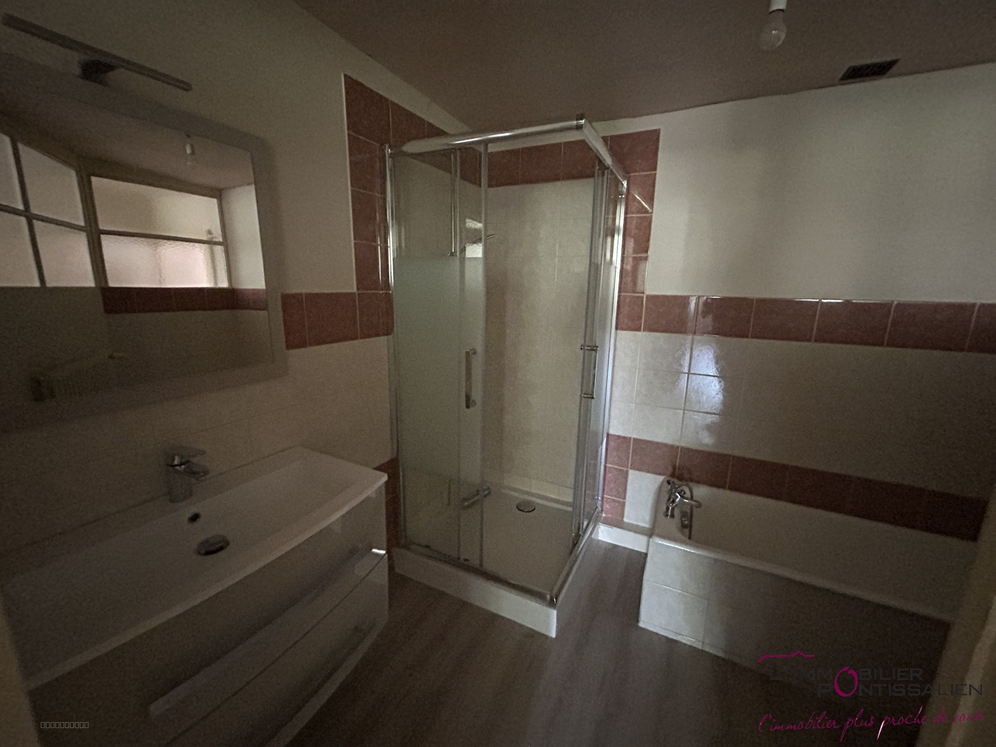 PONTARLIER - HYPER CENTRE : APPARTEMENT DE CARACTERE DE TYPE 3 A RENOVER AVEC JARDIN ET CAVE — photo 6