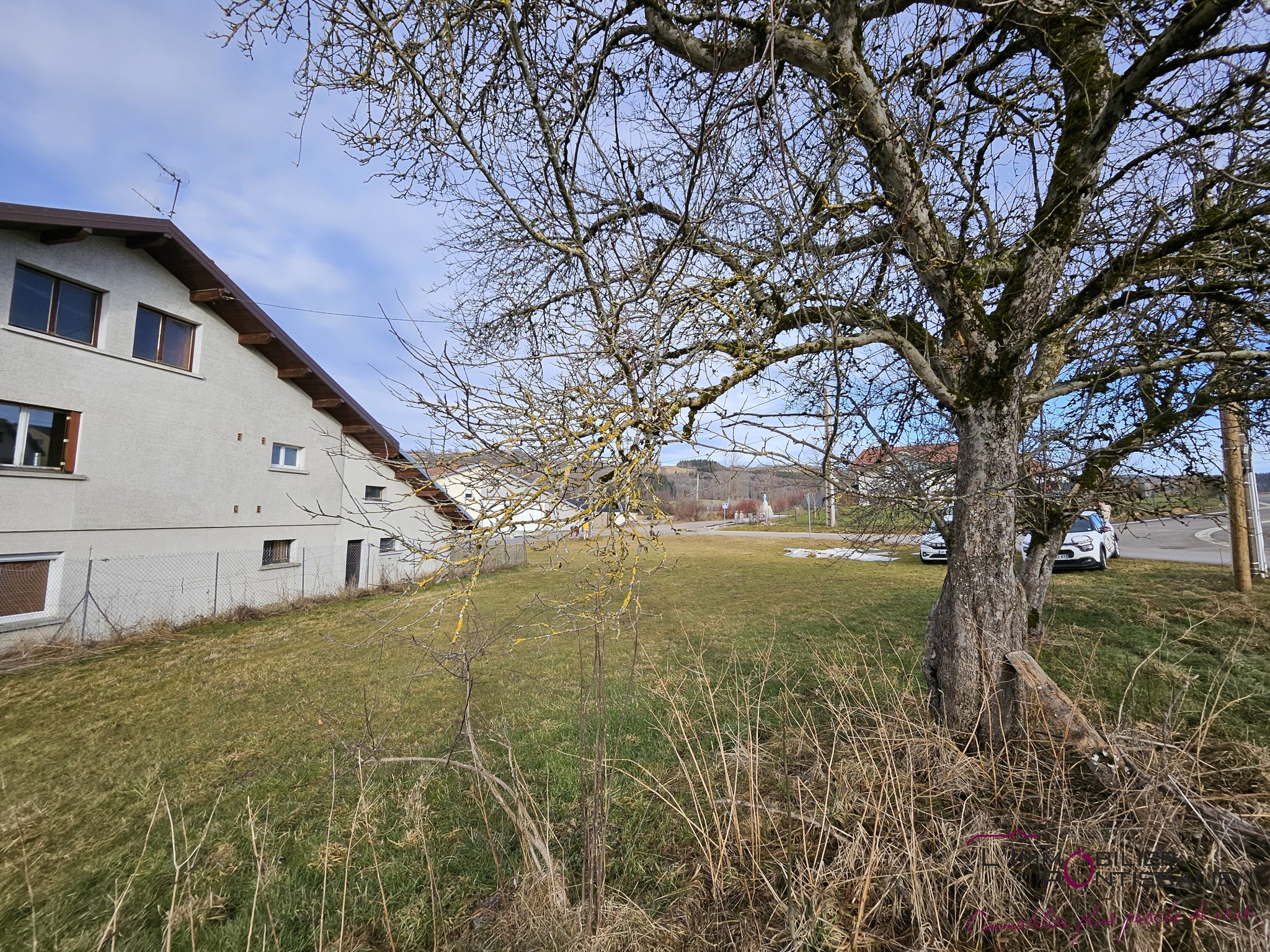 STUDIO MEUBLE - IMMEUBLE RECENT - PLACE DE PARKING - CAVE — photo 3