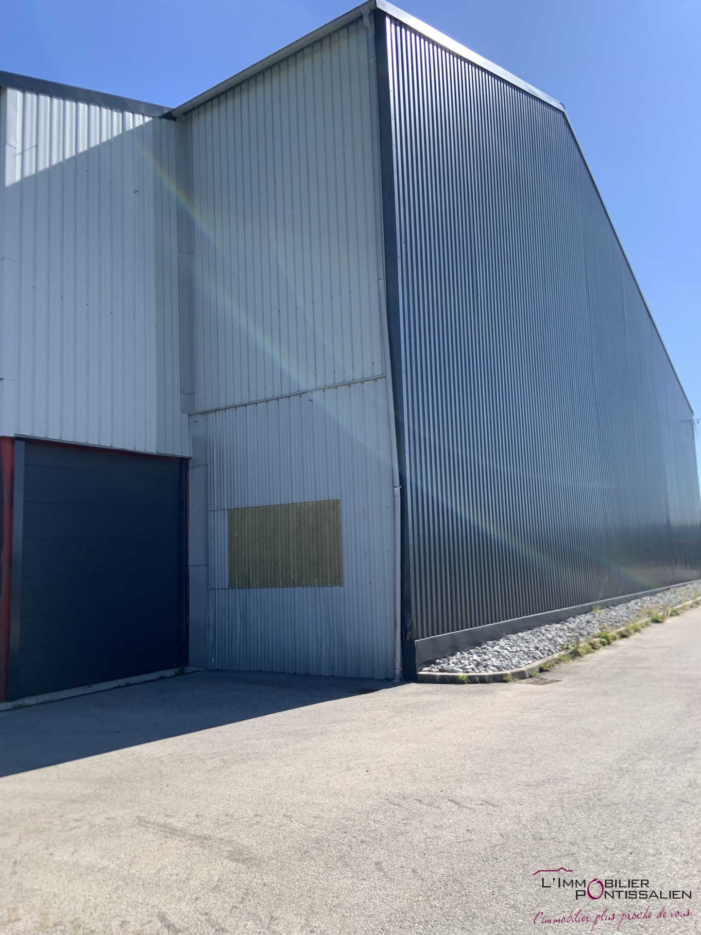 PONTARLIER LOCAL 800 m2 — photo 2