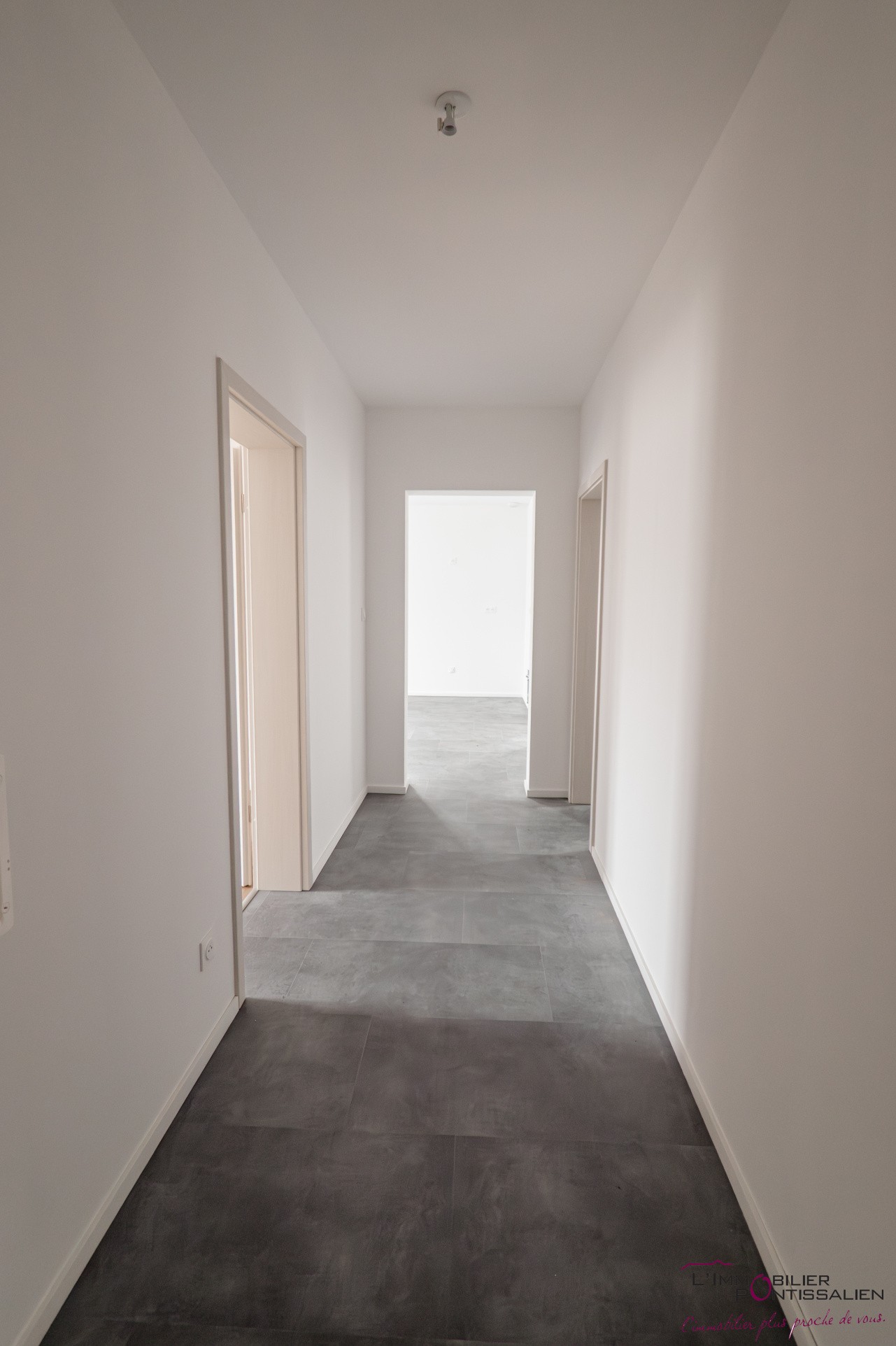 LA CLUSE ET MIJOUX : APPARTEMENT DE TYPE 5 AVEC TERRASSE, CAVE ET PARKING — photo 6