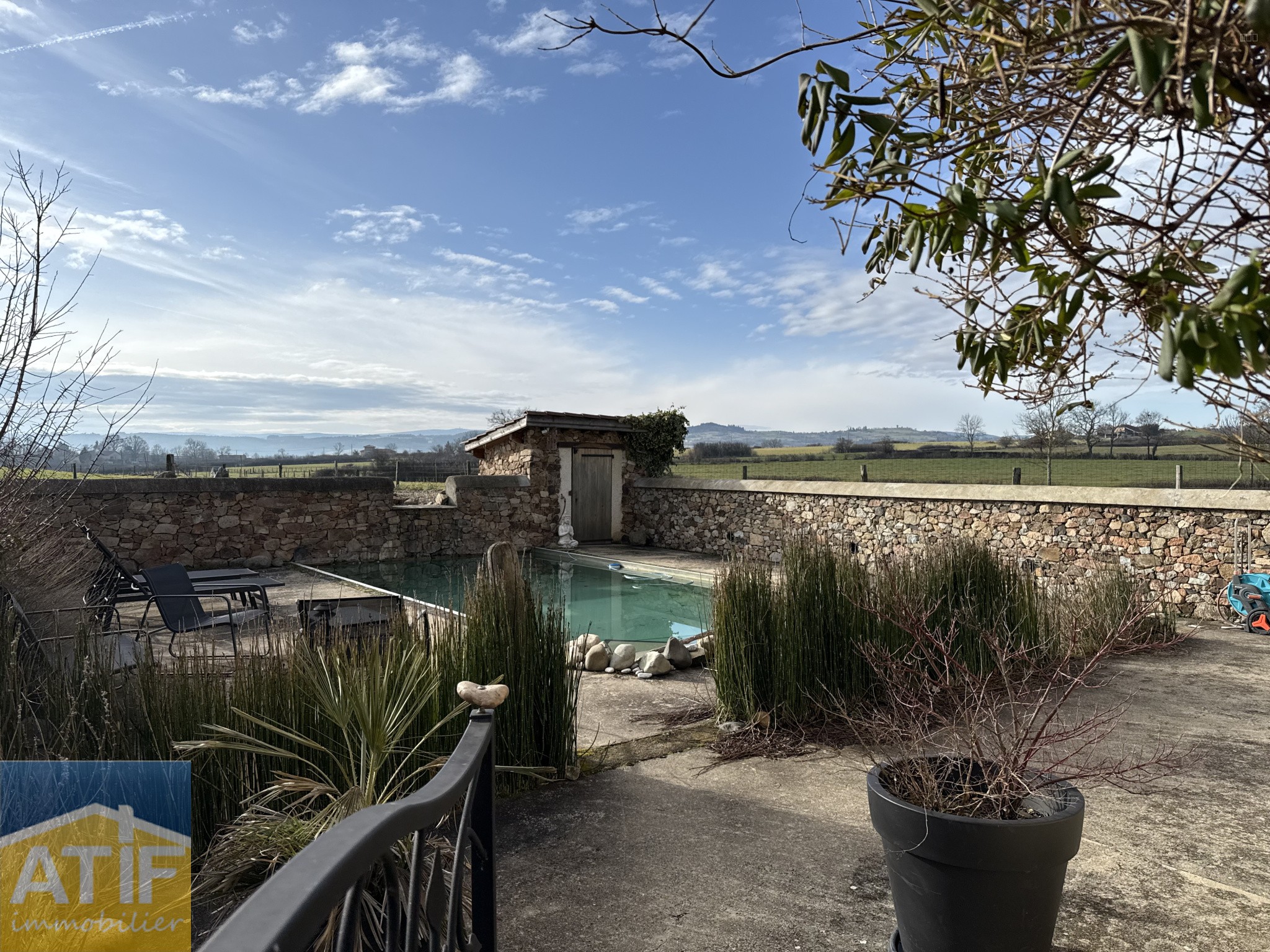PROPRIETE D'EXCEPTION - ANCIENNE FERME RENOVEE - PISCINE NATURELLE - MARE - PUITS - ISOLEMENT - RARE - PROPRIE — photo 3