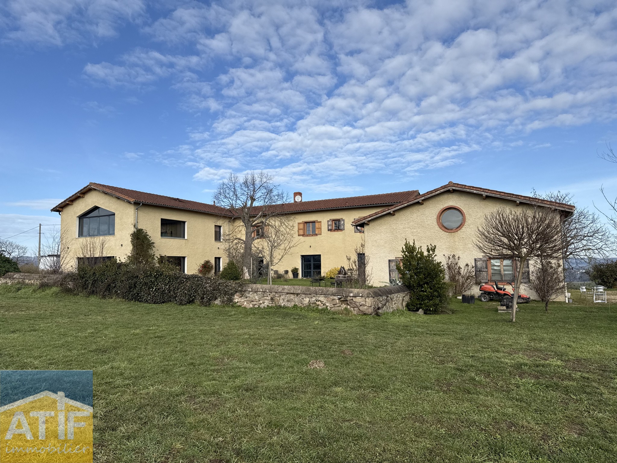PROPRIETE D'EXCEPTION - ANCIENNE FERME RENOVEE - PISCINE NATURELLE - MARE - PUITS - ISOLEMENT - RARE - PROPRIE — photo 2