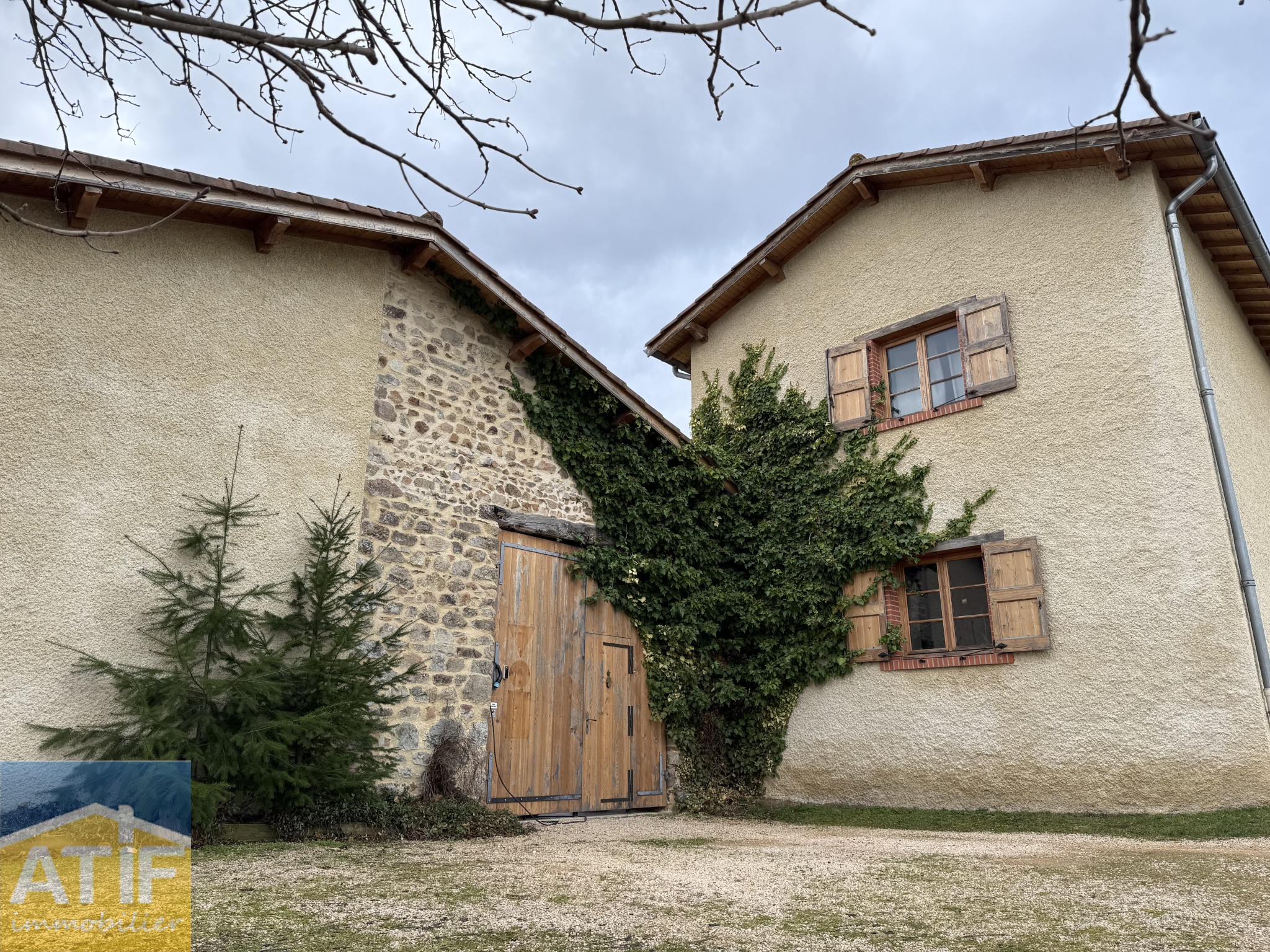 PROPRIETE D'EXCEPTION - ANCIENNE FERME RENOVEE - PISCINE NATURELLE - MARE - PUITS - ISOLEMENT - RARE - PROPRIE — photo 6
