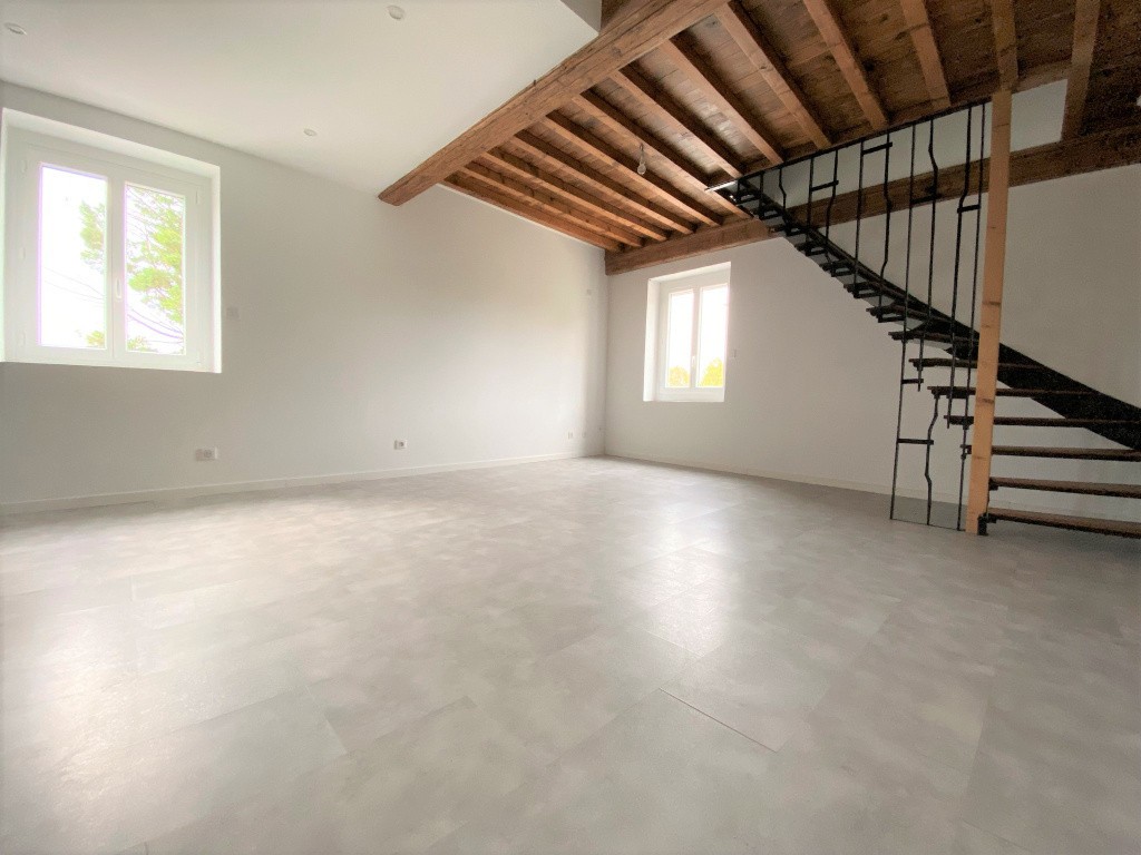 Maison entièrement rénovée avec jardin et garage — photo 5