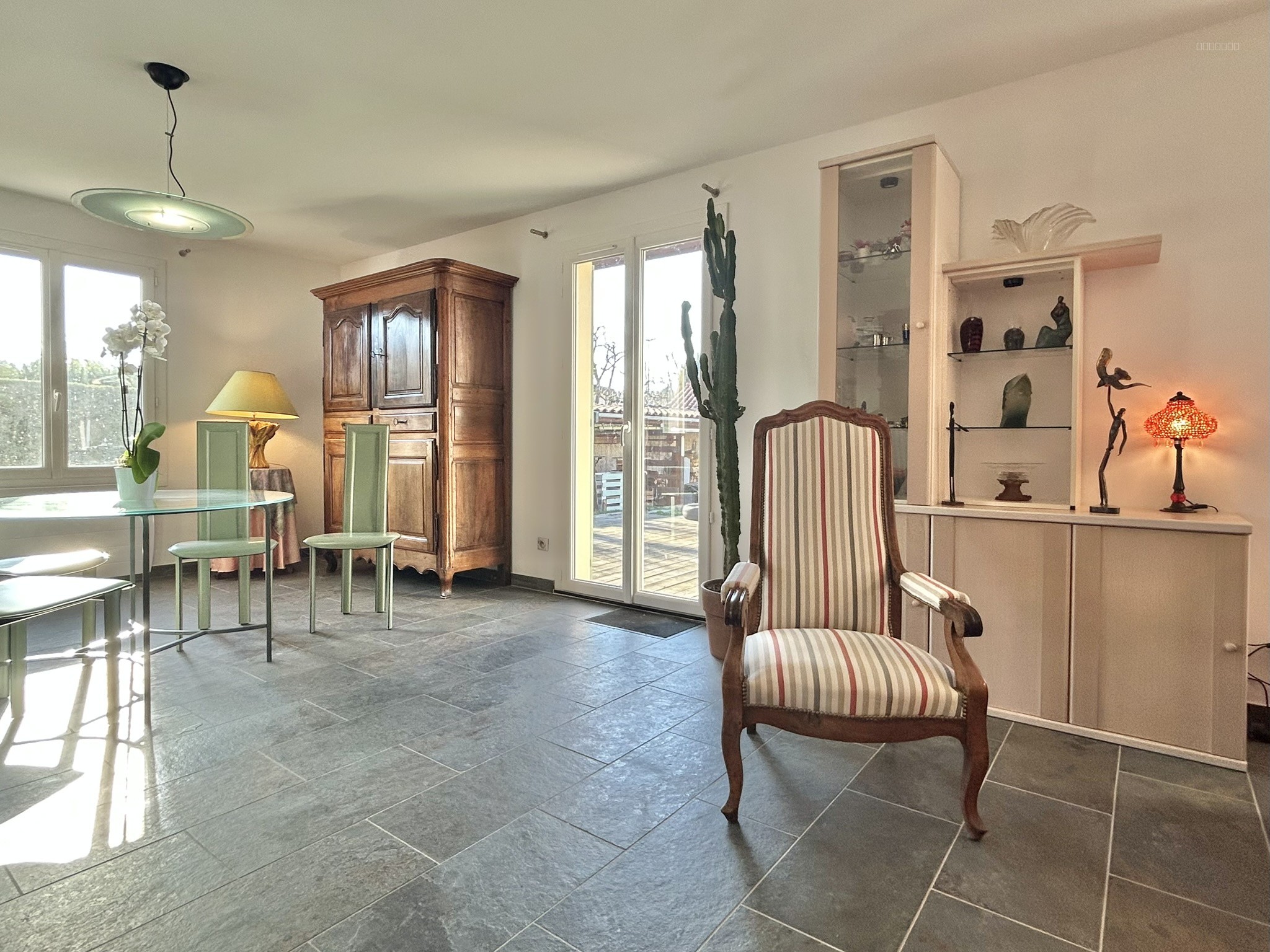 MAISON DE PLAIN PIED 160 m2 DANS VILLAGE RESIDENTIEL PROCHE DE LYON — photo 11