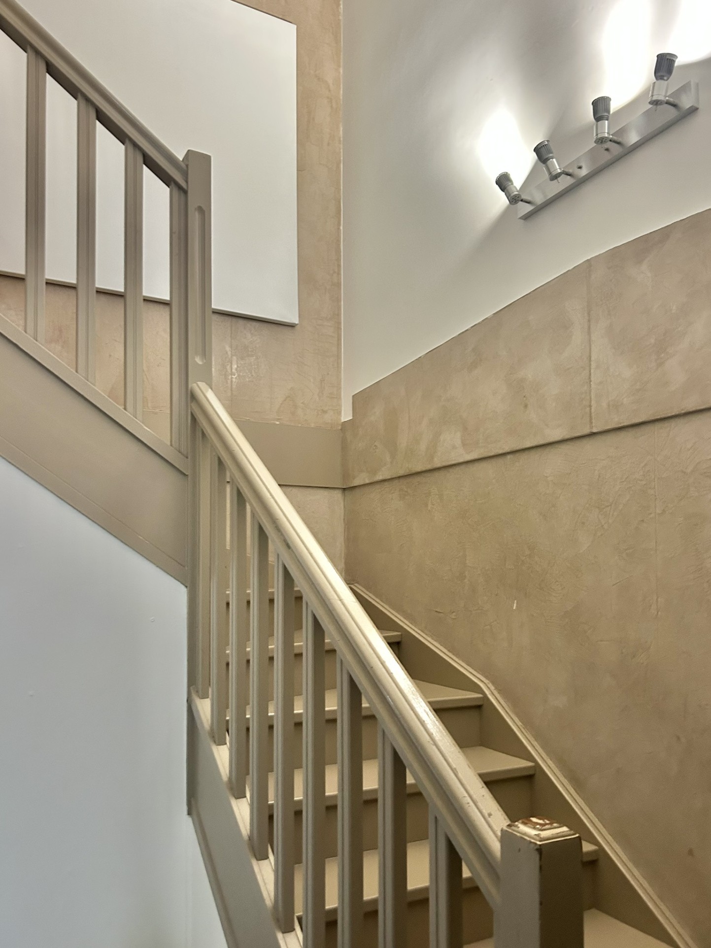 MAISON DE VILLE RECENTE ET SPACIEUSE AVEC JARDIN ET GRAND GARAGE — photo 9