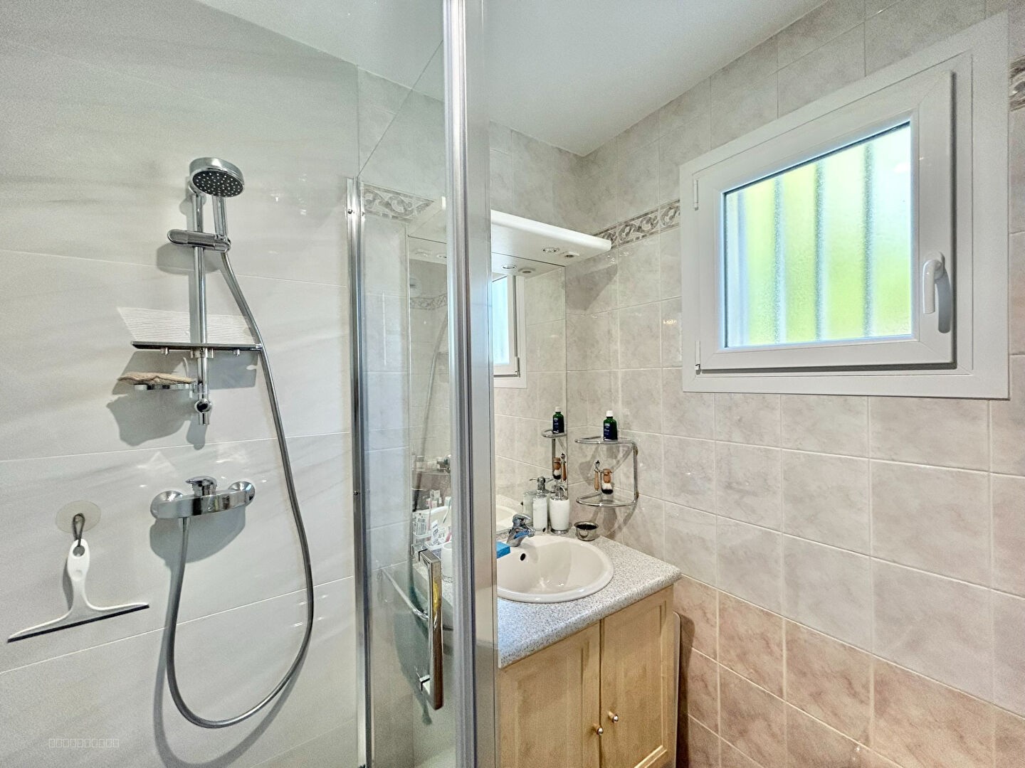 APPARTEMENT AVEC VUE - TERRASSE 45 m2 - PROCHE COMMERCES — photo 10