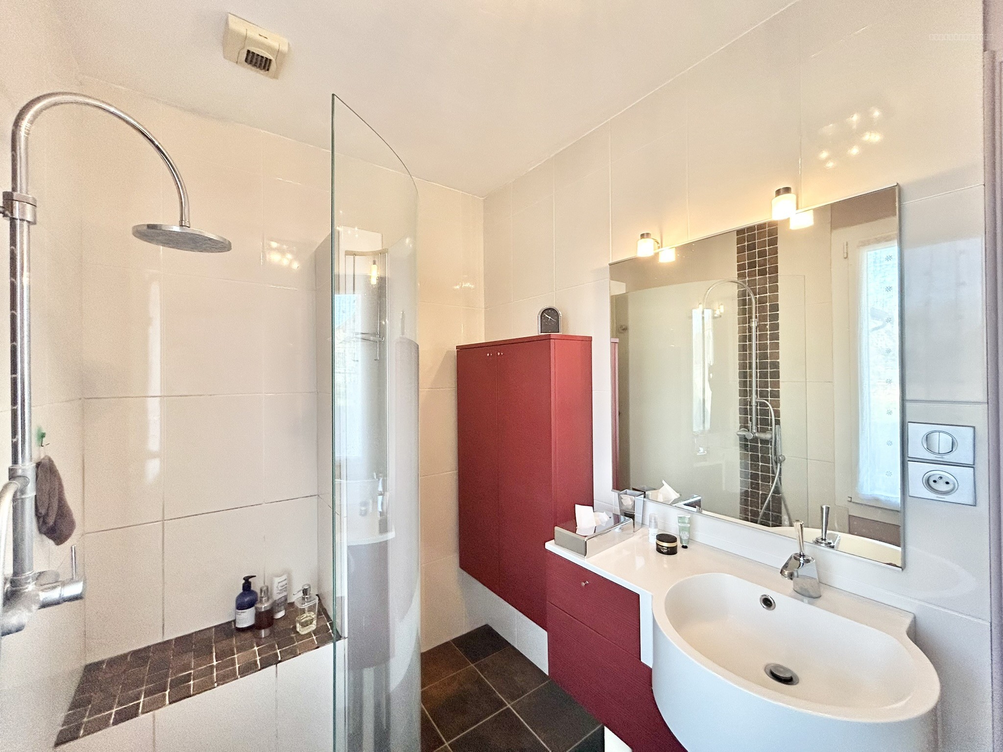 MAISON DE PLAIN PIED 160 m2 DANS VILLAGE RESIDENTIEL PROCHE DE LYON — photo 17