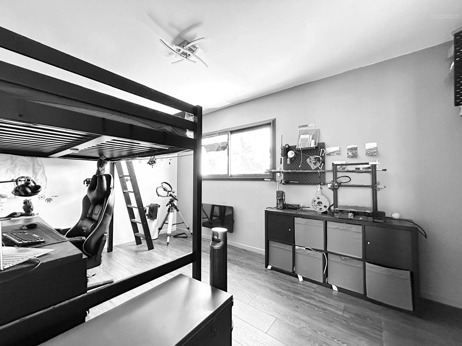 VILLA CONTEMPORAINE AVEC PISCINE DANS SECTEUR RESIDENTIEL — photo 15