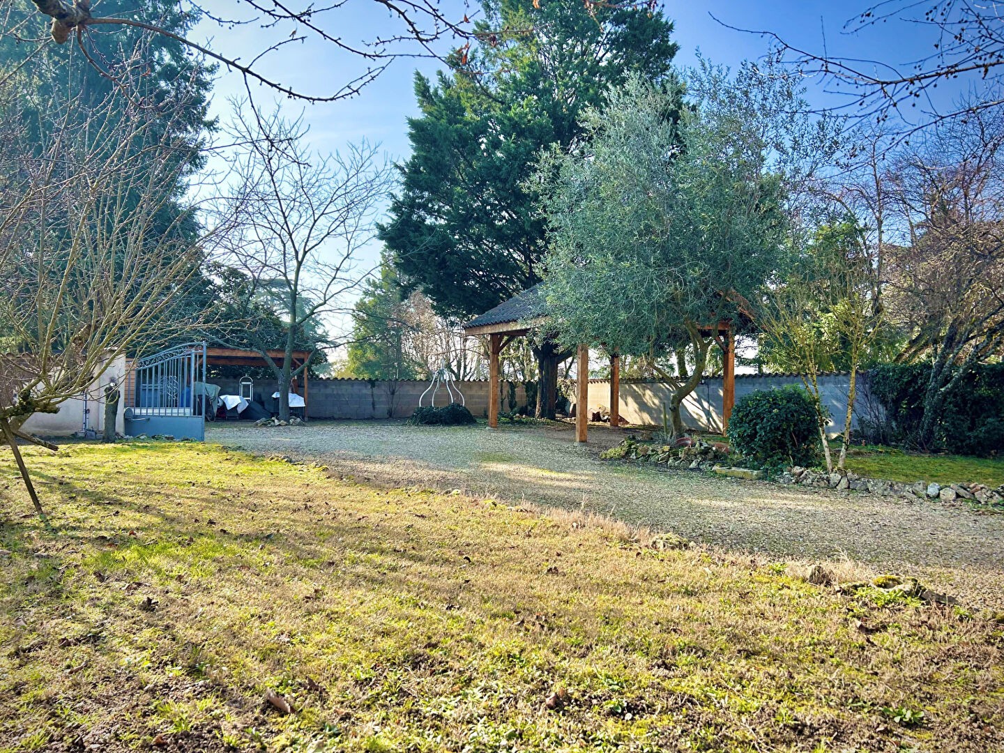 SUPERBE MAISON ANCIENNE RENOVEE DANS UN PARC CLOS DE MURS — photo 2
