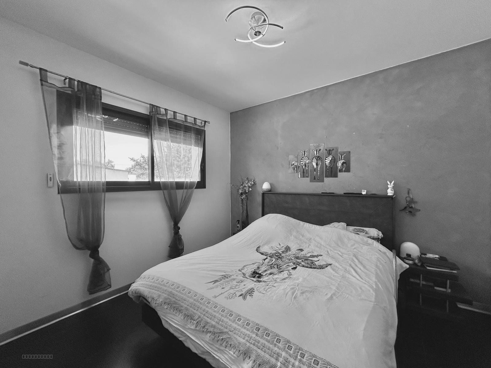 VILLA CONTEMPORAINE AVEC PISCINE DANS SECTEUR RESIDENTIEL — photo 12