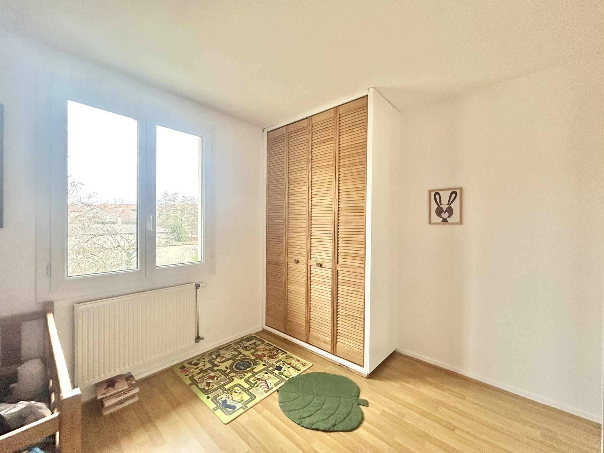 MAISON DE VILLE RECENTE ET SPACIEUSE AVEC JARDIN ET GRAND GARAGE — photo 12
