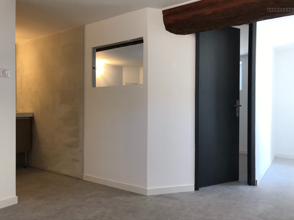 Maison entièrement rénovée avec jardin et garage — photo 11