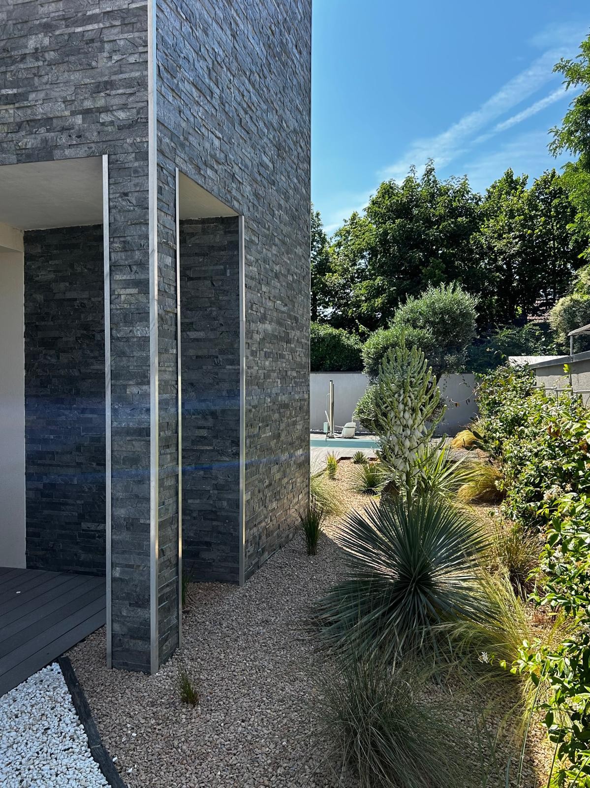 VILLA CONTEMPORAINE AVEC PISCINE DANS SECTEUR RESIDENTIEL — photo 6