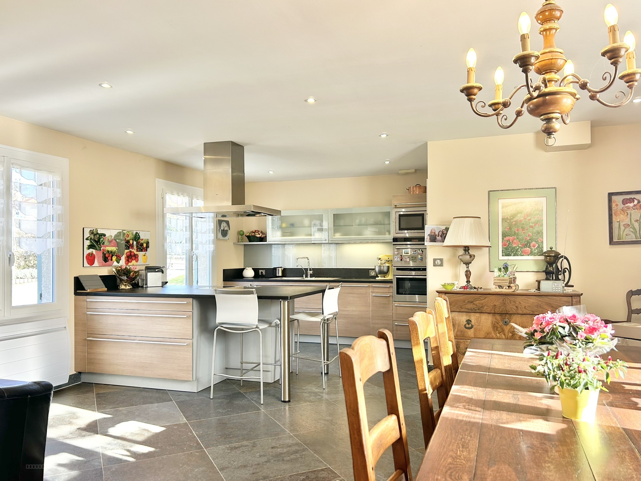 MAISON DE PLAIN PIED 160 m2 DANS VILLAGE RESIDENTIEL PROCHE DE LYON — photo 12