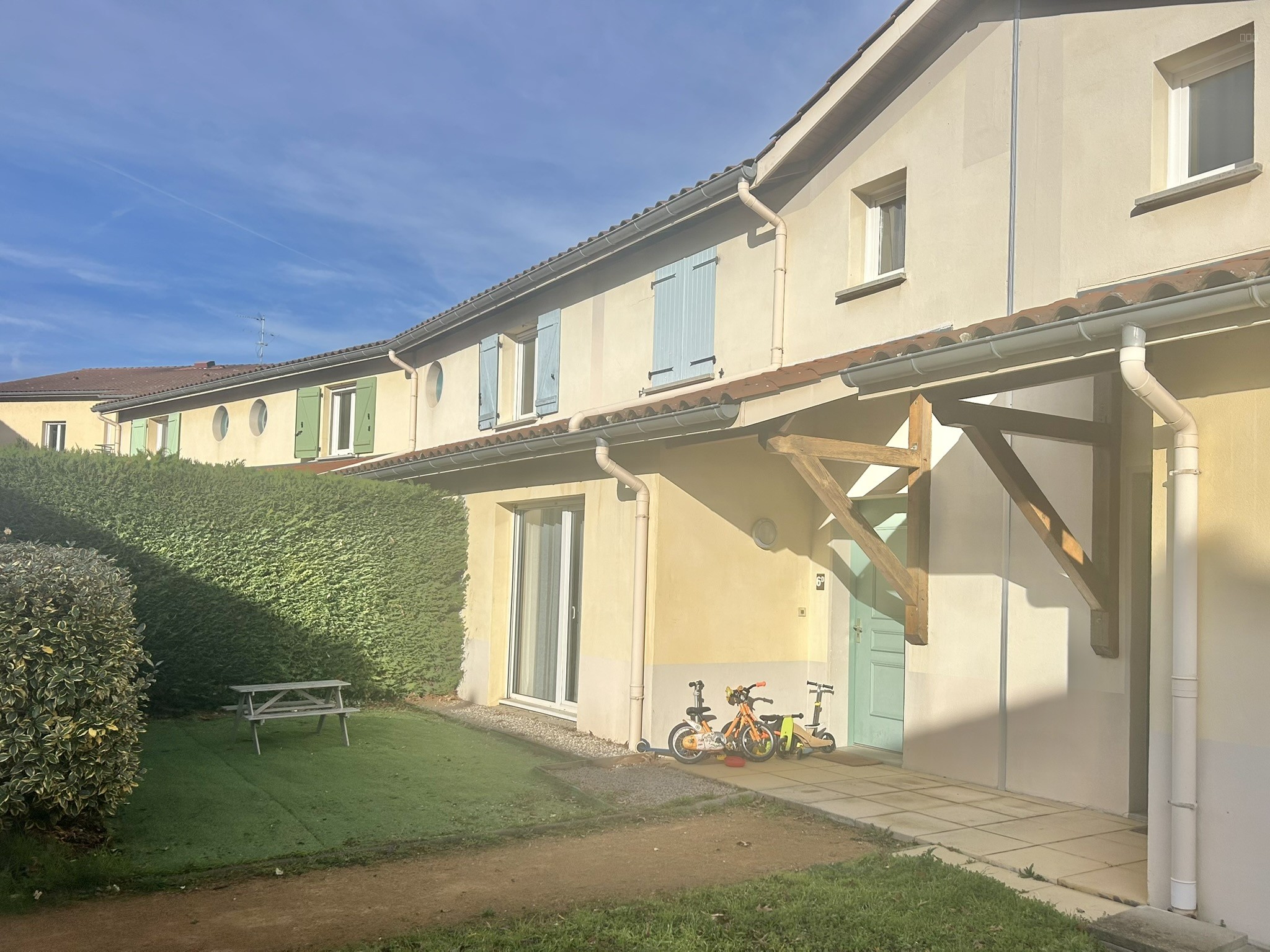 MAISON DE VILLE RECENTE ET SPACIEUSE AVEC JARDIN ET GRAND GARAGE — photo 3